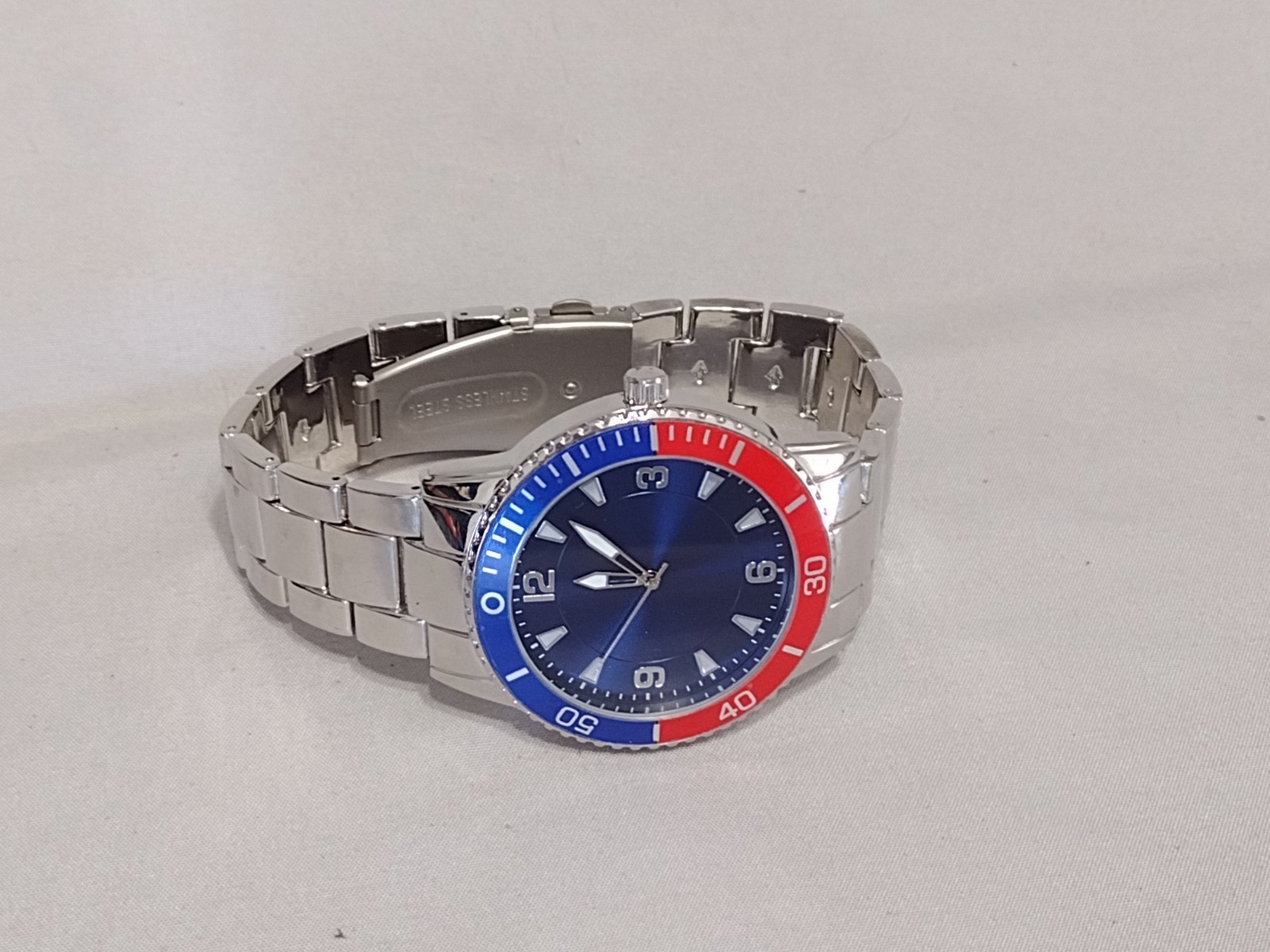 Men’s ACCUTIME Fashion Watch w/ New Battery – Works Great! f77