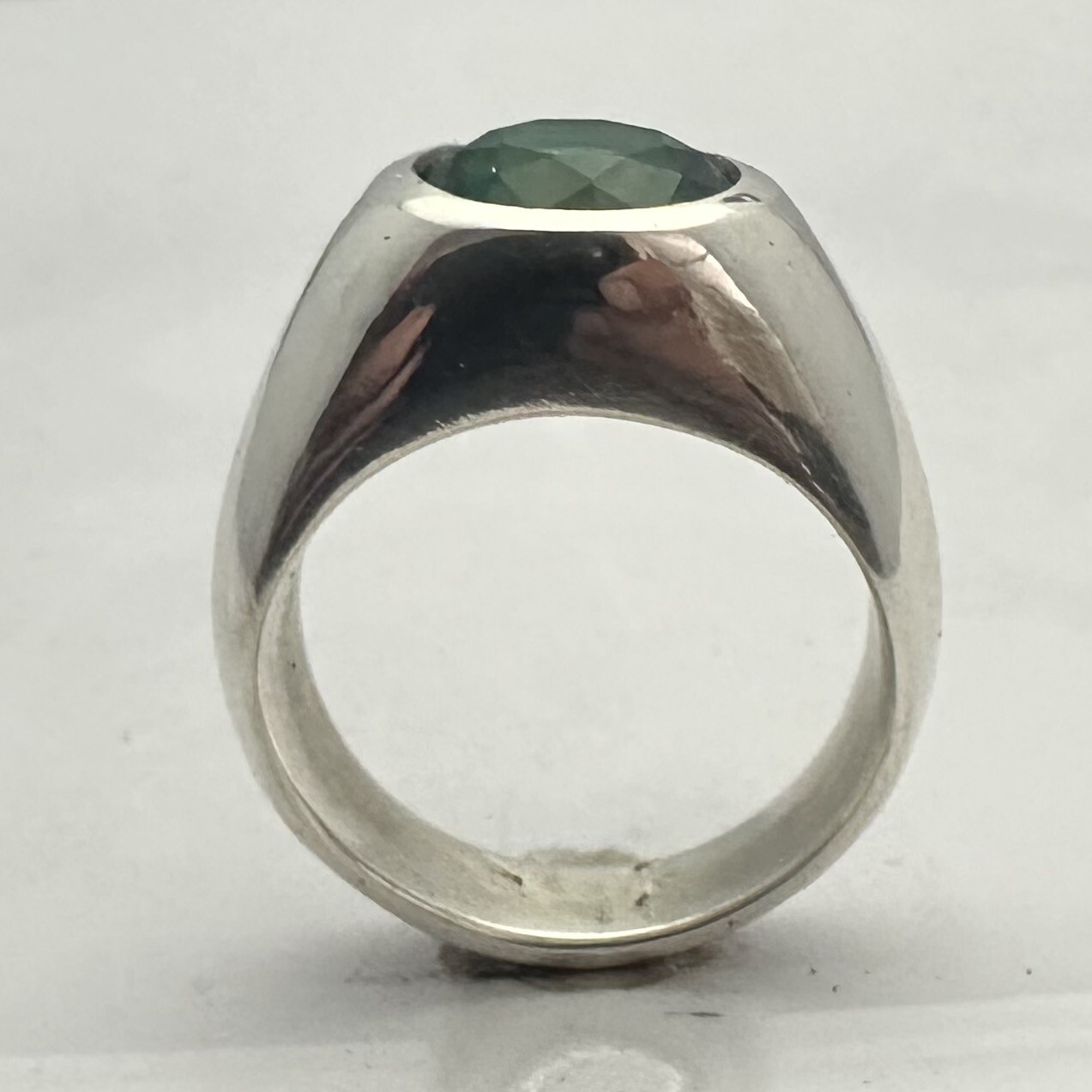 MJG STERLING SILVER MEN’S RING.10MM FACETED LAB EMERALD. SIZE 9. MAY BIRTHSTONE