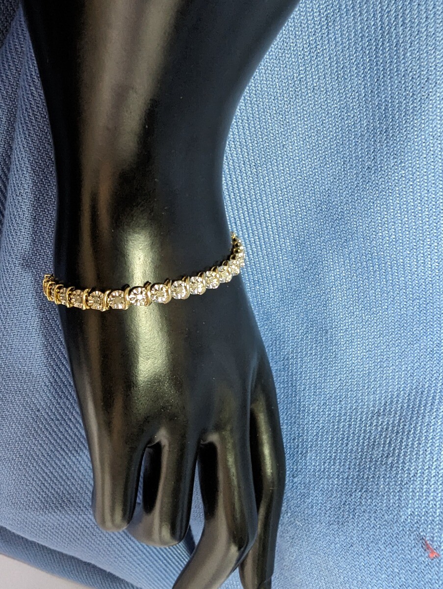 10K Two-Toned Natural Diamond Tennis Bracelet Gold 6.23 grams, 7 Inches