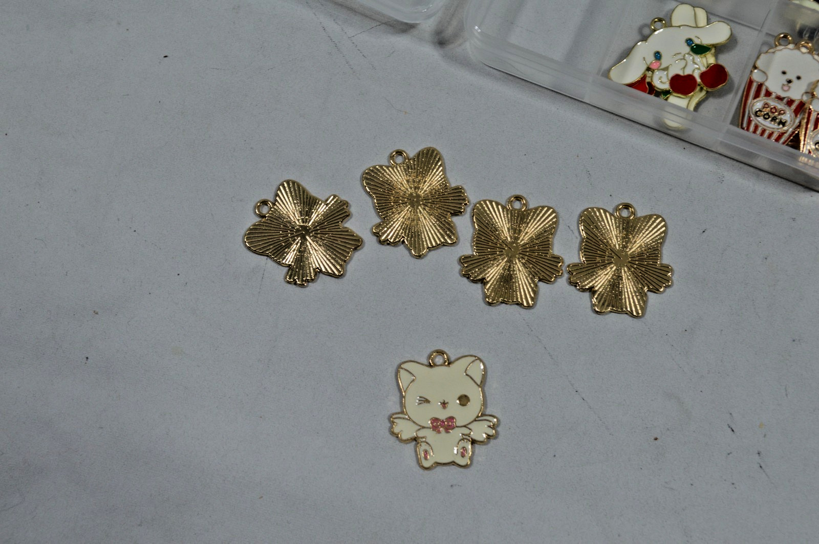 Sanrio Hello Kitty Mixed Braclet/Necklace Charm Lot *FREE SHIPPING*