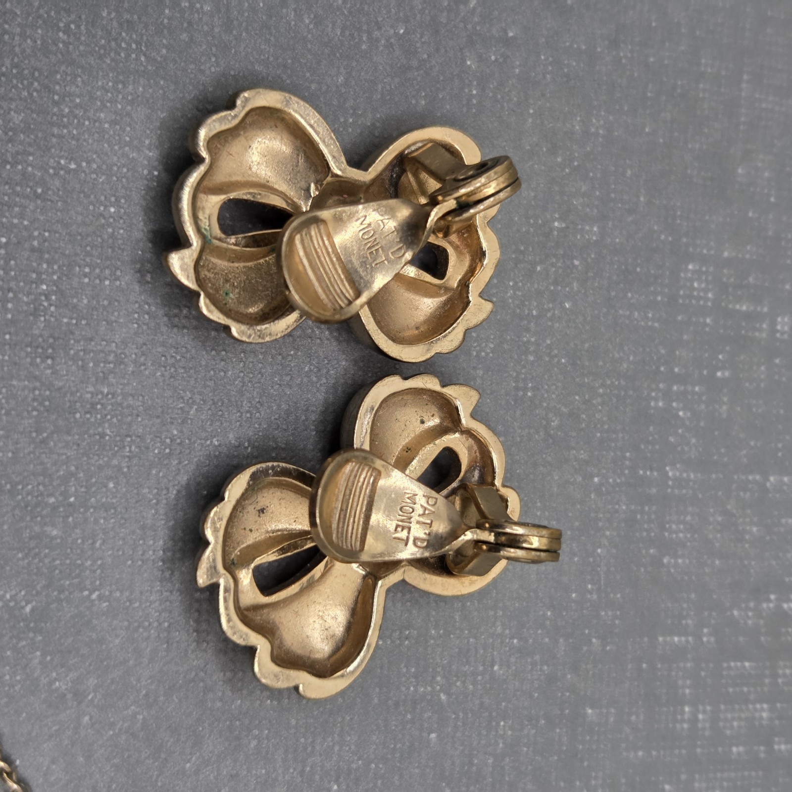 Vintage Monet Gold Tone Bow Bracelet Safety Chain And Clip On Earrings Set SEE