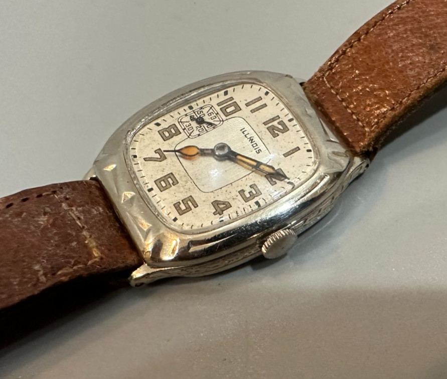 Vintage Illinois Men’s 14k gold filled 17 jewels Wristwatch 1920s, 28mm by 38mm