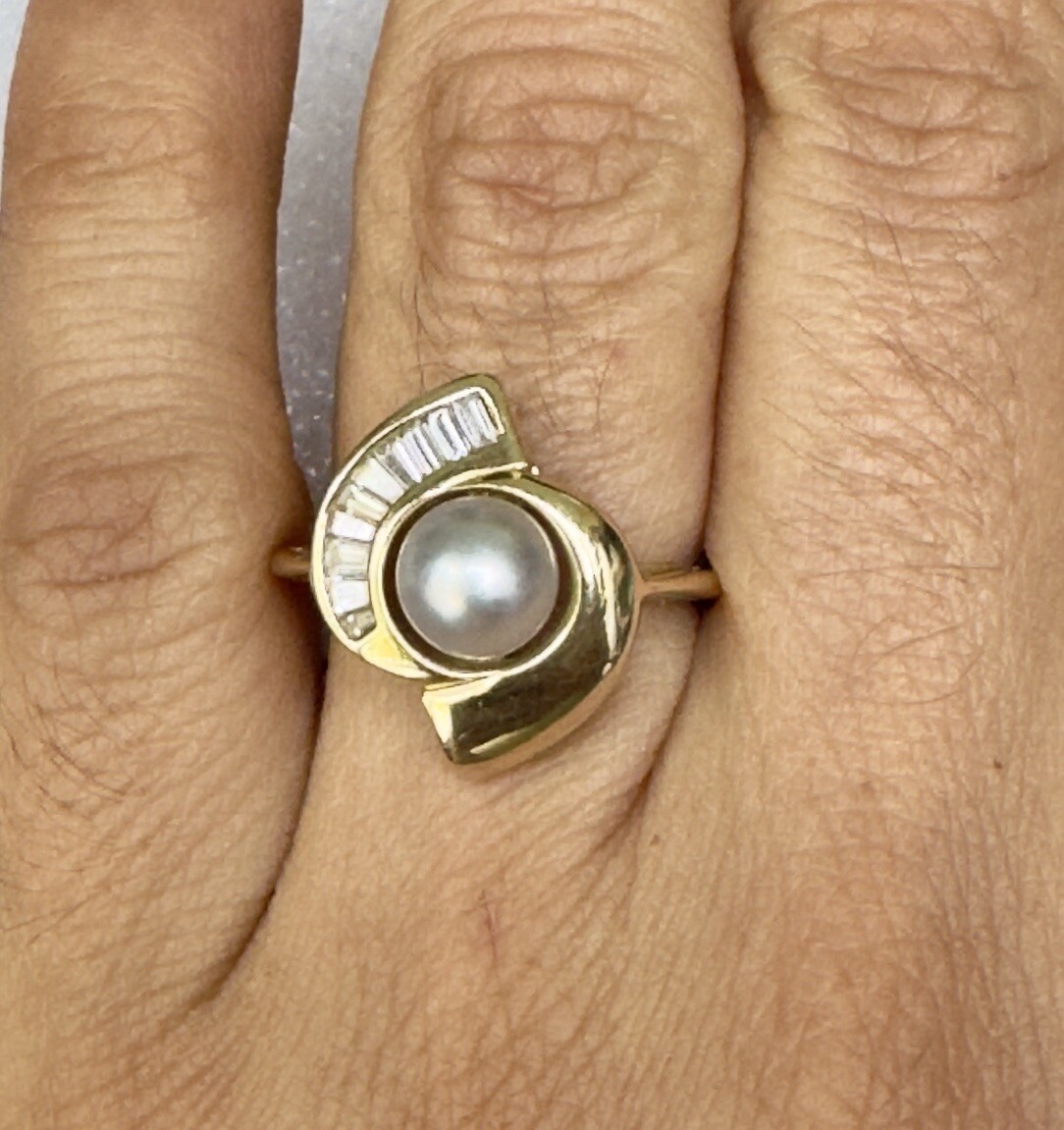 Classic 14k Solid Yellow Gold Natural White Pearl and Diamond Ring Size 4.75
