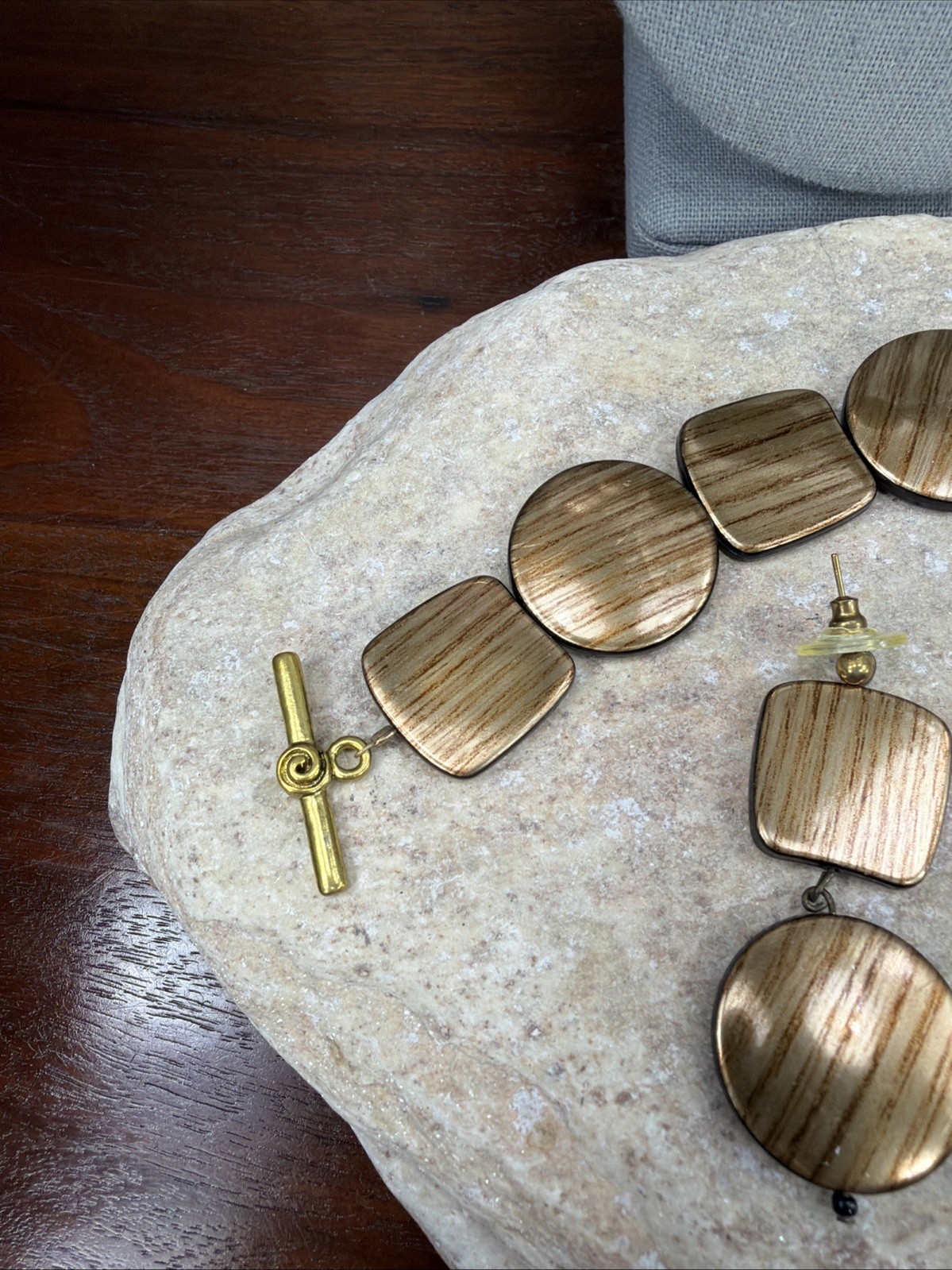 Vintage disc copper plastic wood grain bracelet, necklace & Earrings