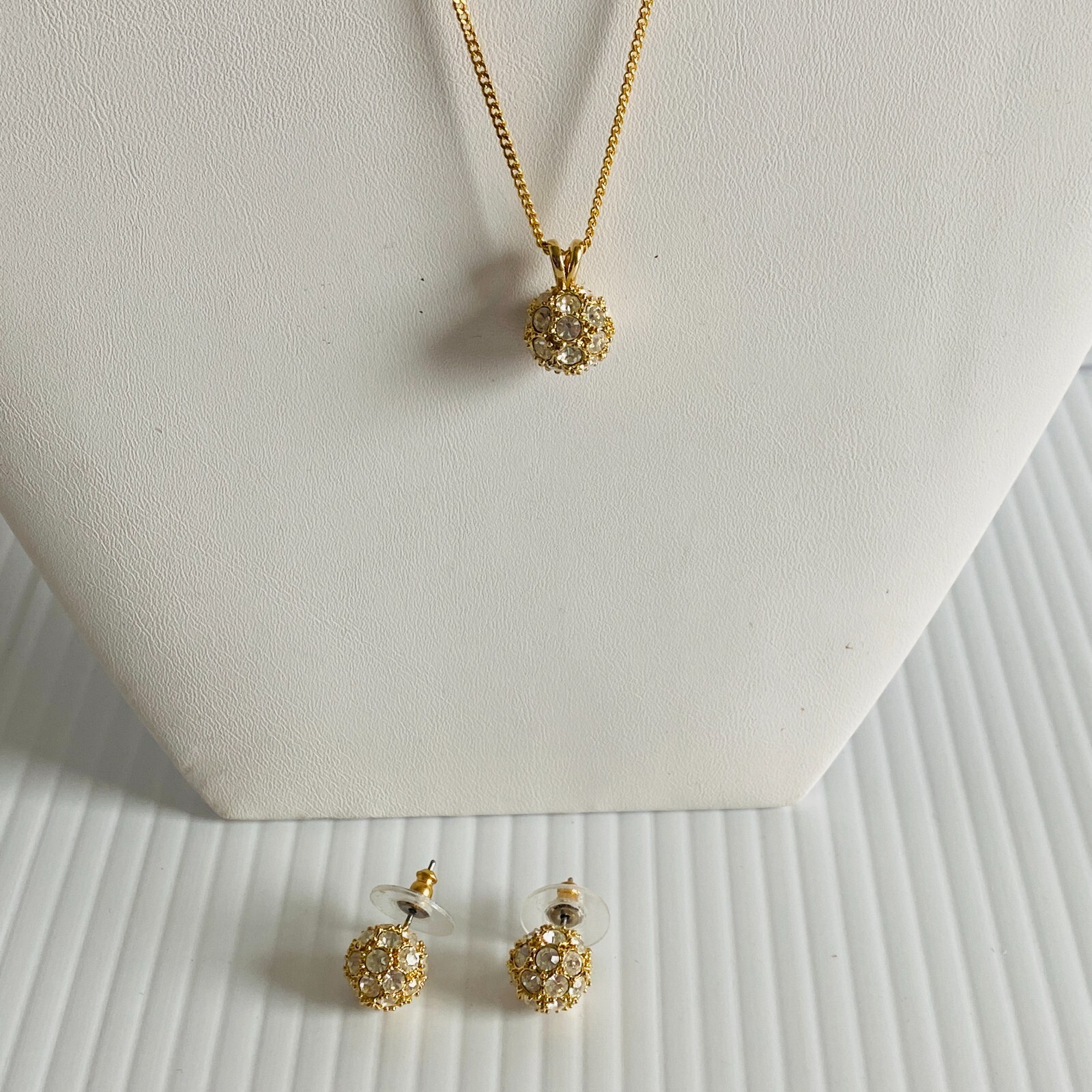 Yellow Gold Necklace and Earrings Set 9.5in