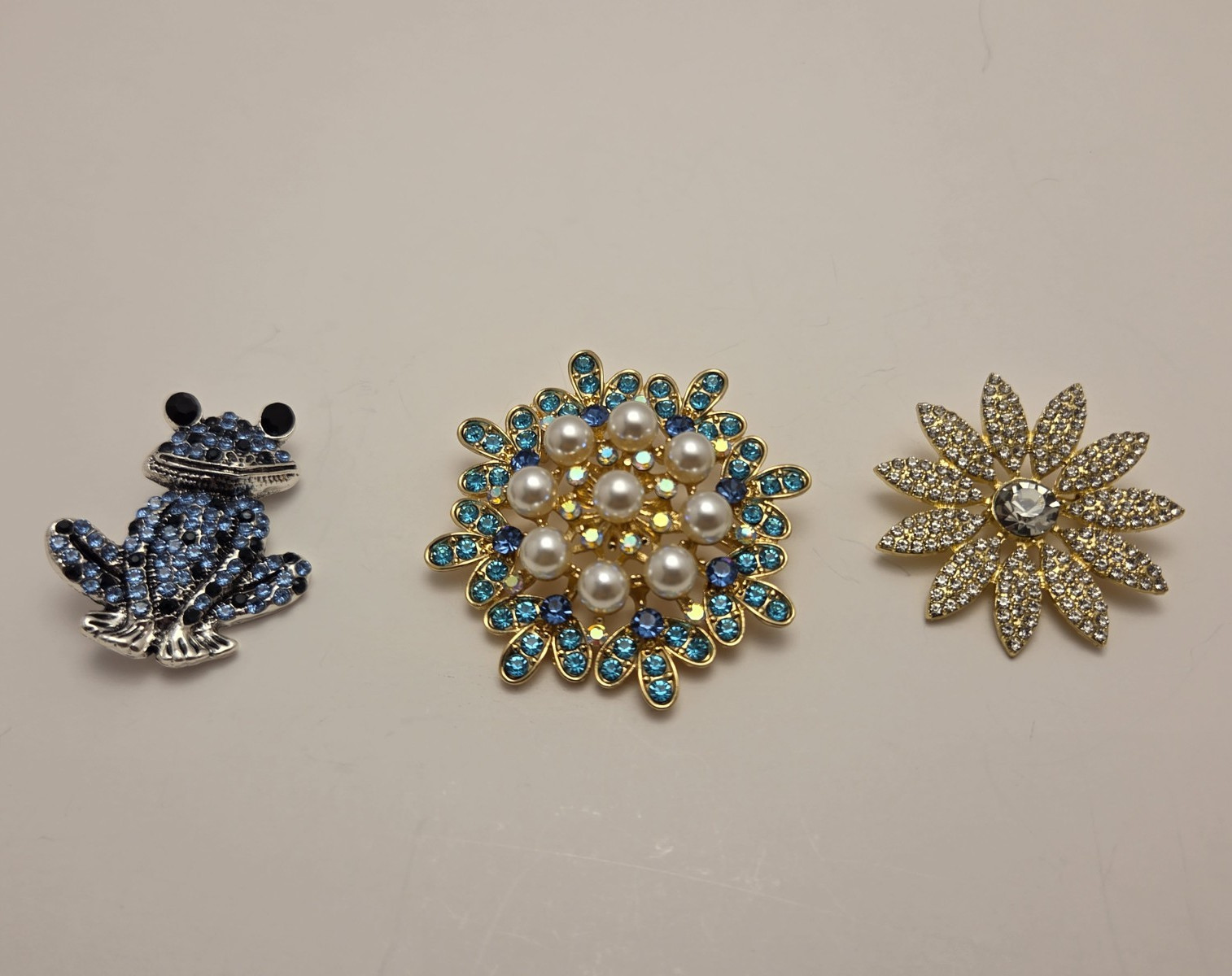Lot of 3 Brooch Pins Frog & Flower Gold Tone Blue Rhinestone Imitation Pearl