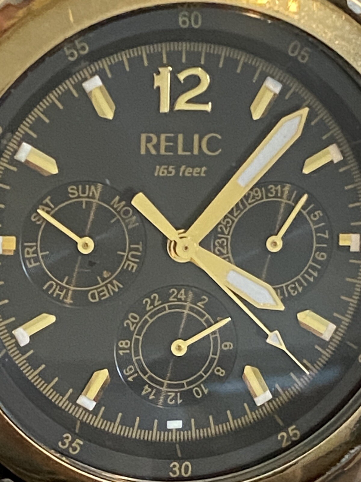 Men’s Relic Watch, Large Chronograph STYLE ZR15490 Water resistant 165 ft w/tin