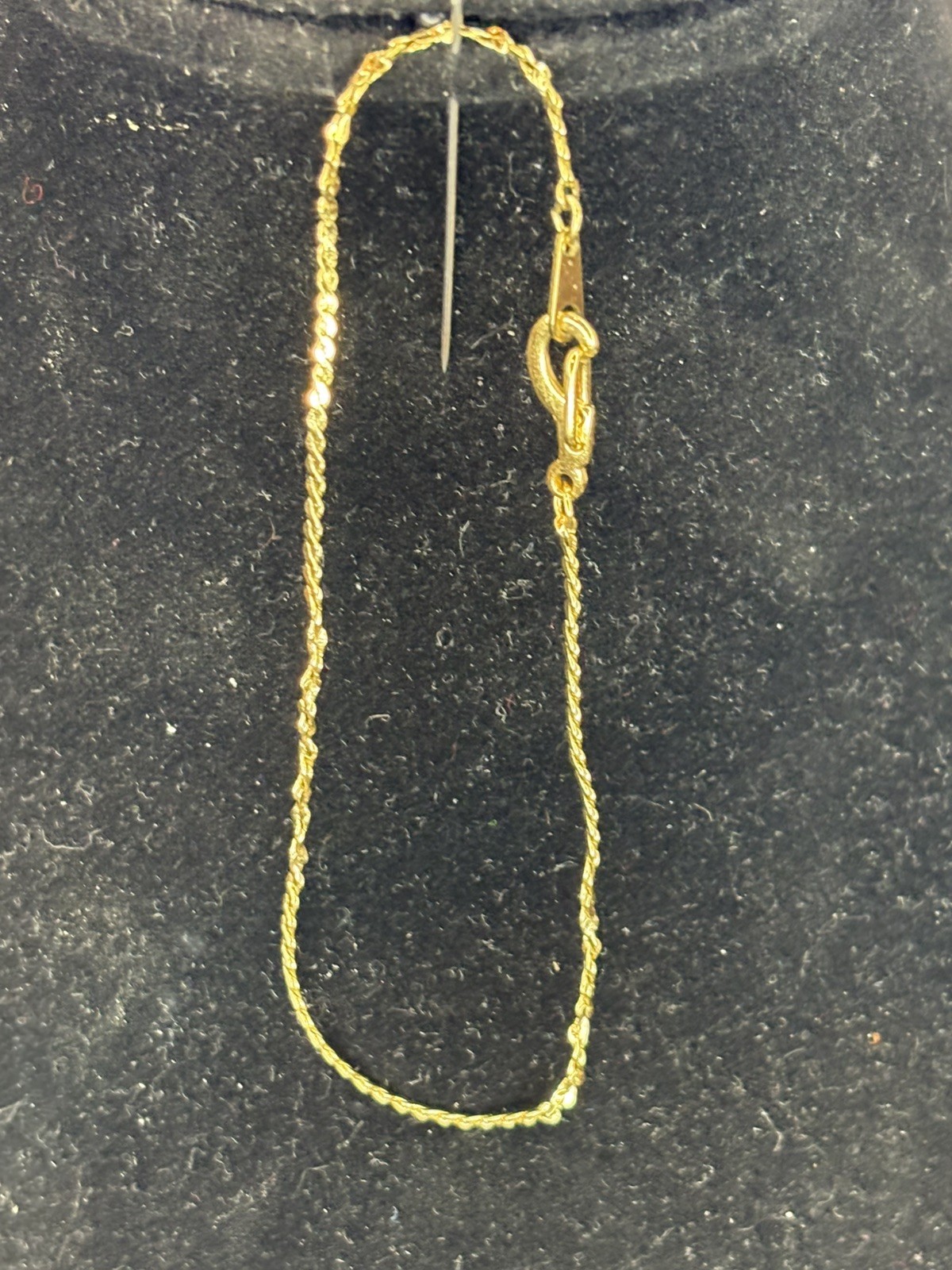 (1.13g) VINTAGE 14k GOLD BRACELET WITH (3) TWISTS IN IT, MADE THIS WAY! SIZE 7