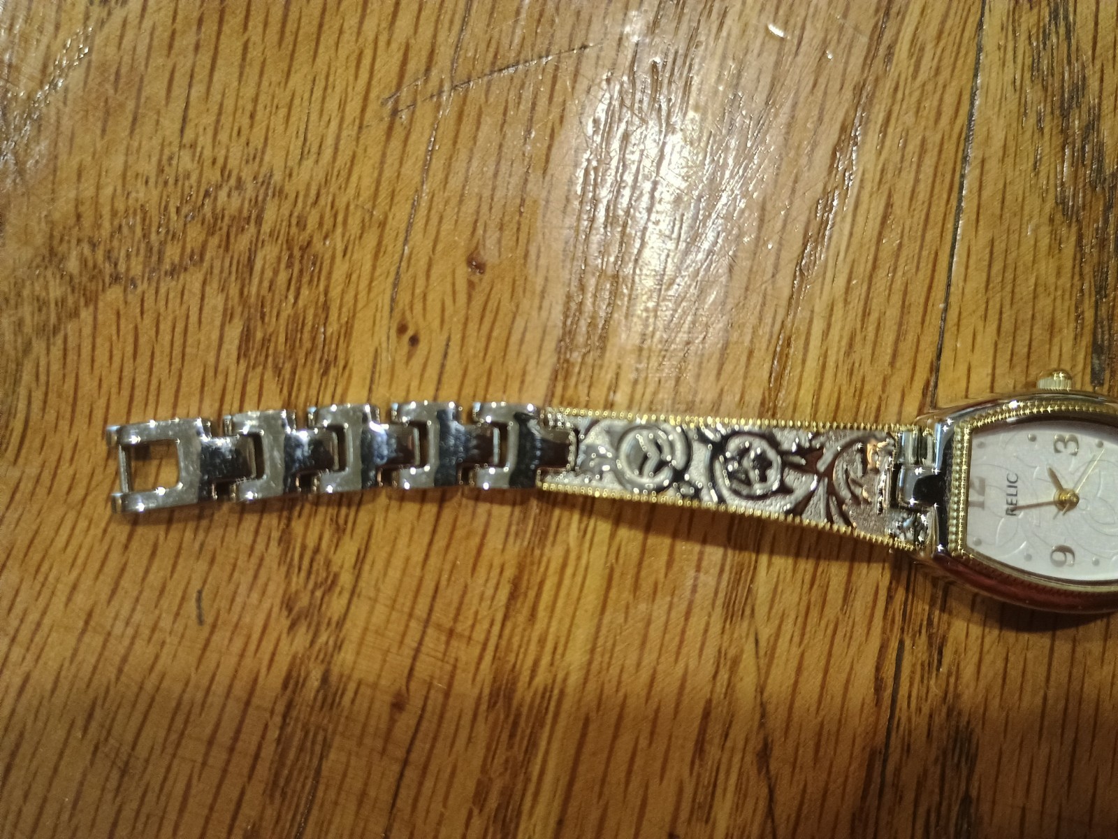 vintage Relic by Fossil ladies’ dress watch featuring a distinctive art-deco