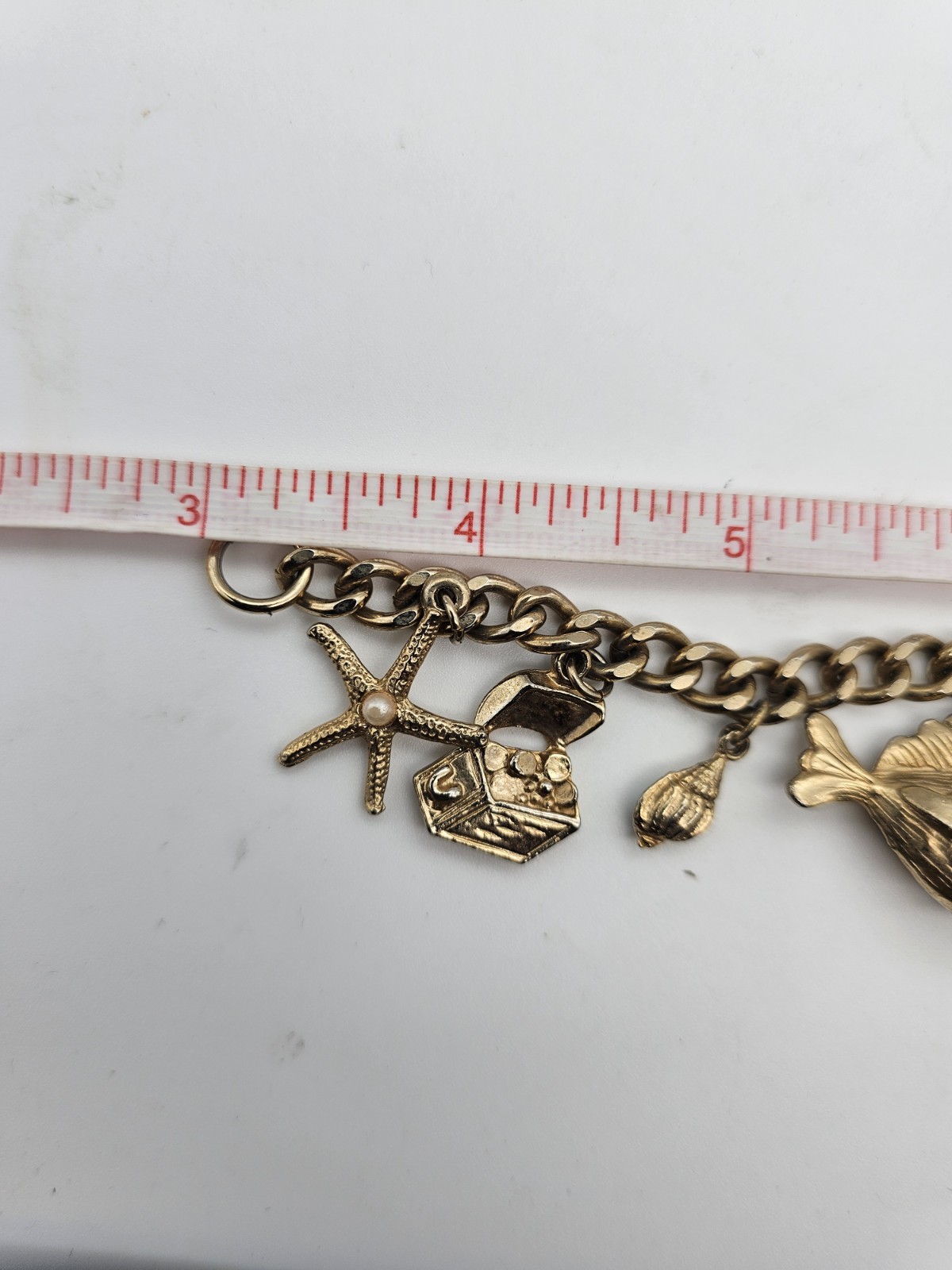 Vintage Gold Tone Sea Life Charm Bracelet 6.75″ Nautical Fish Starfish Seahorse
