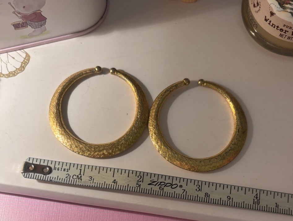 Vintage Gold Tone Textured Round Hoop Earrings Hinged Closure