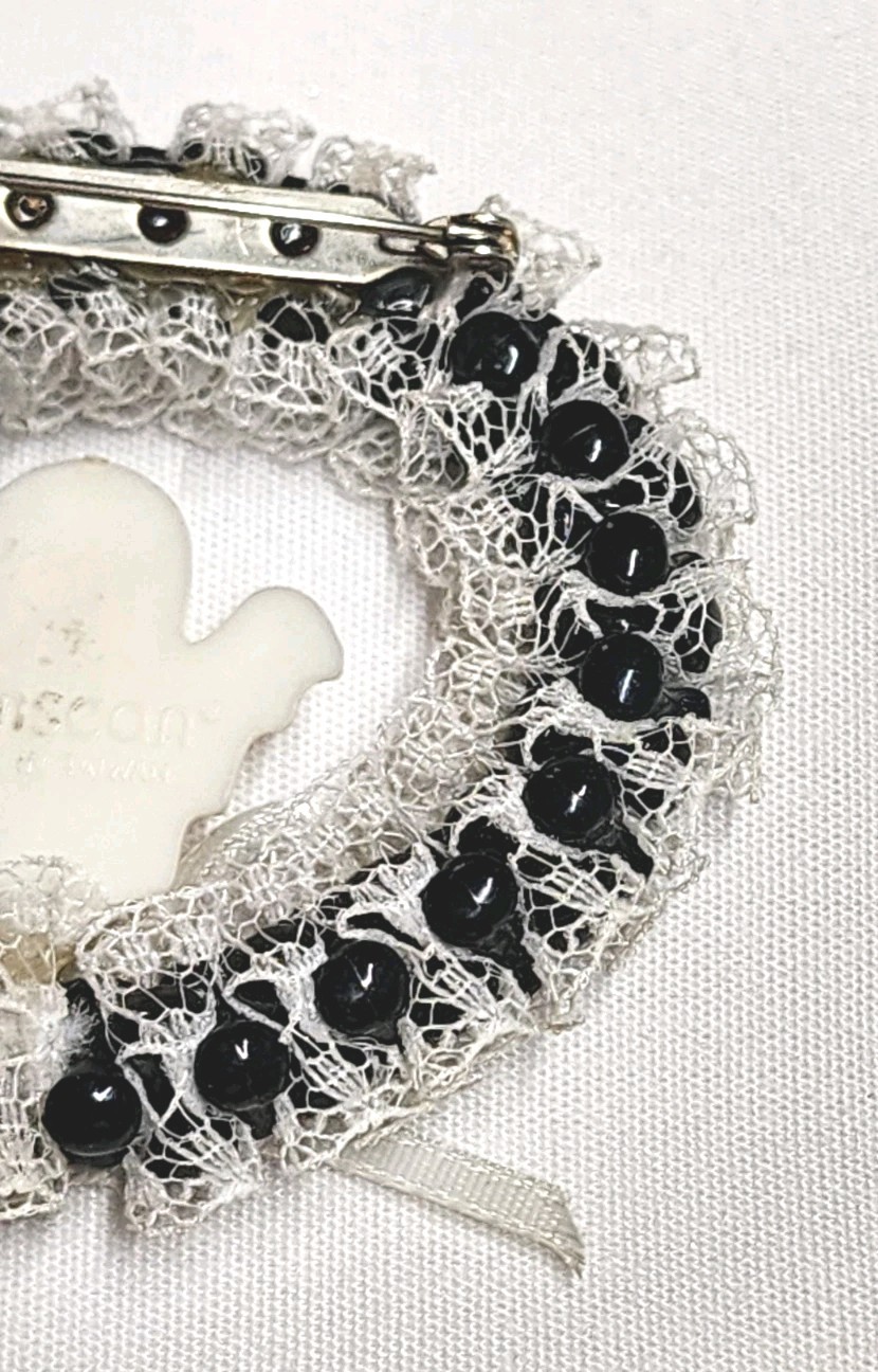 Vintage Handmade Amscan Ghost Round Wreath Pin Brooch Black & White Halloween