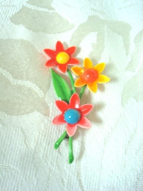Vintage Colorful Flowers Pin 1 3/8 x 2 3/8 In. KJ