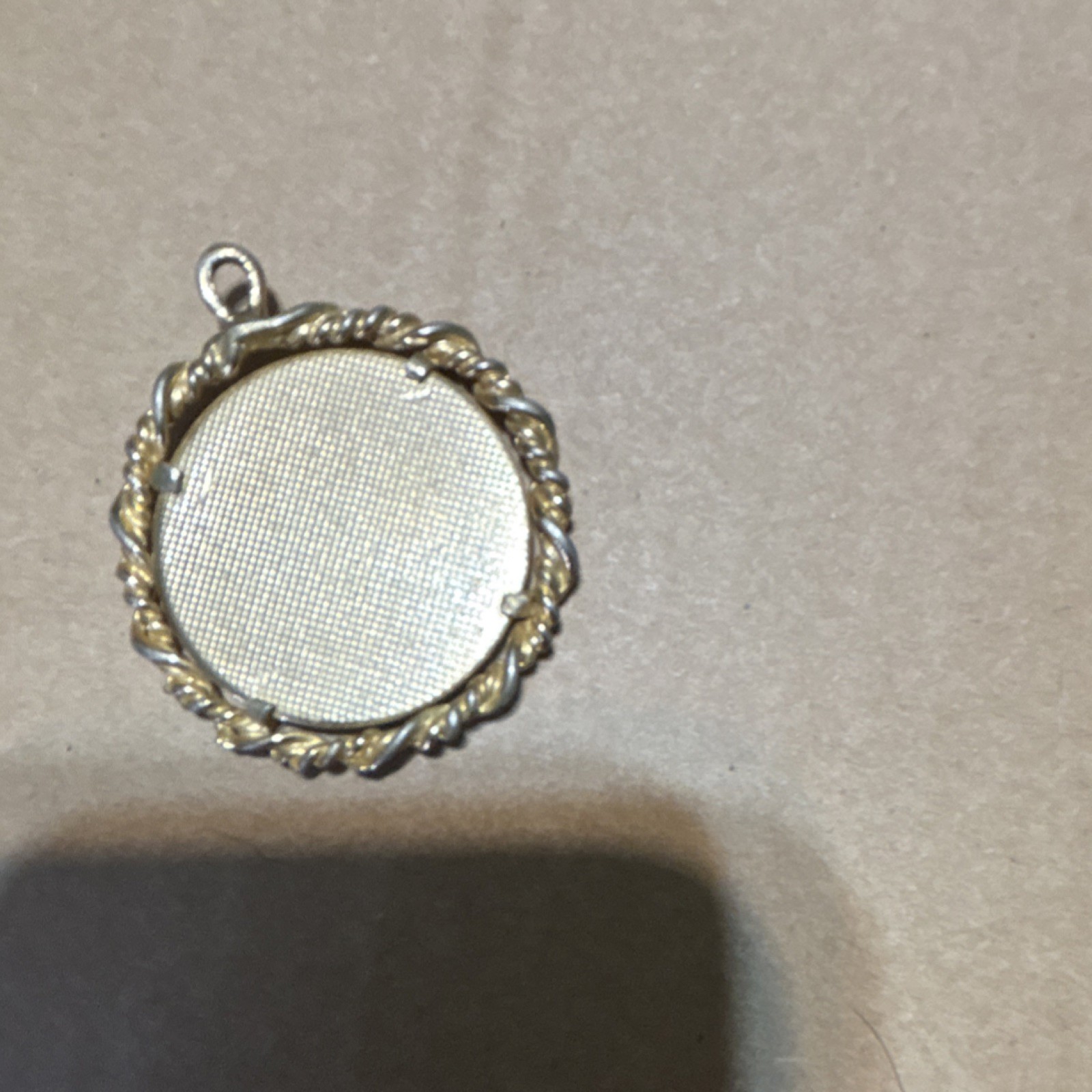 Coin-Style Round Medal Pendant Gold Tone Rope Edge Frame Metal Gold & Silver