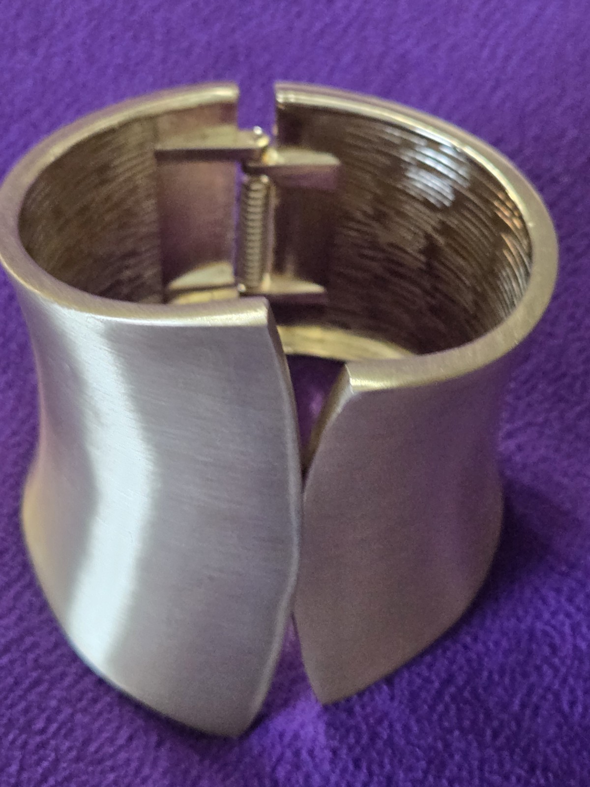 Vintage Retro Enamel Contoured Matte Gold Tone Metal Clamper Bracelet Cuff