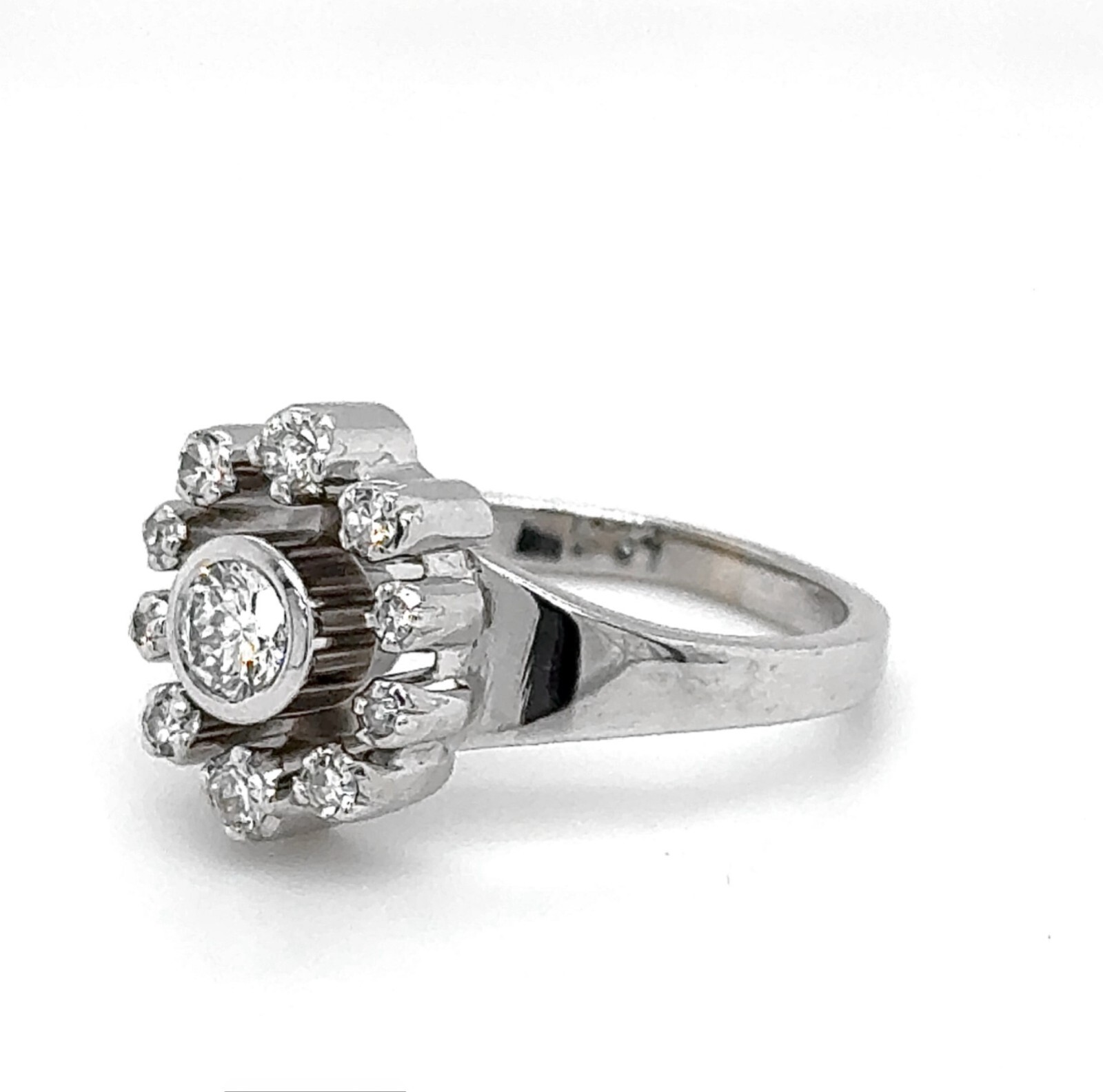 Vintage 18ct (750) White Gold Ring with Fine Diamonds