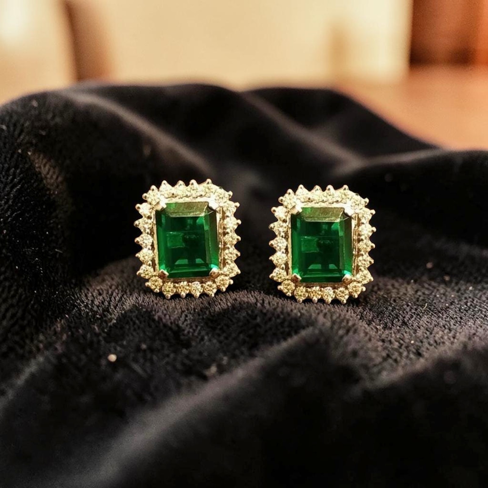 Classy 6.45 Cts Round Brilliant F/VS1 Diamonds Emerald Stud Earrings In 14K Gold