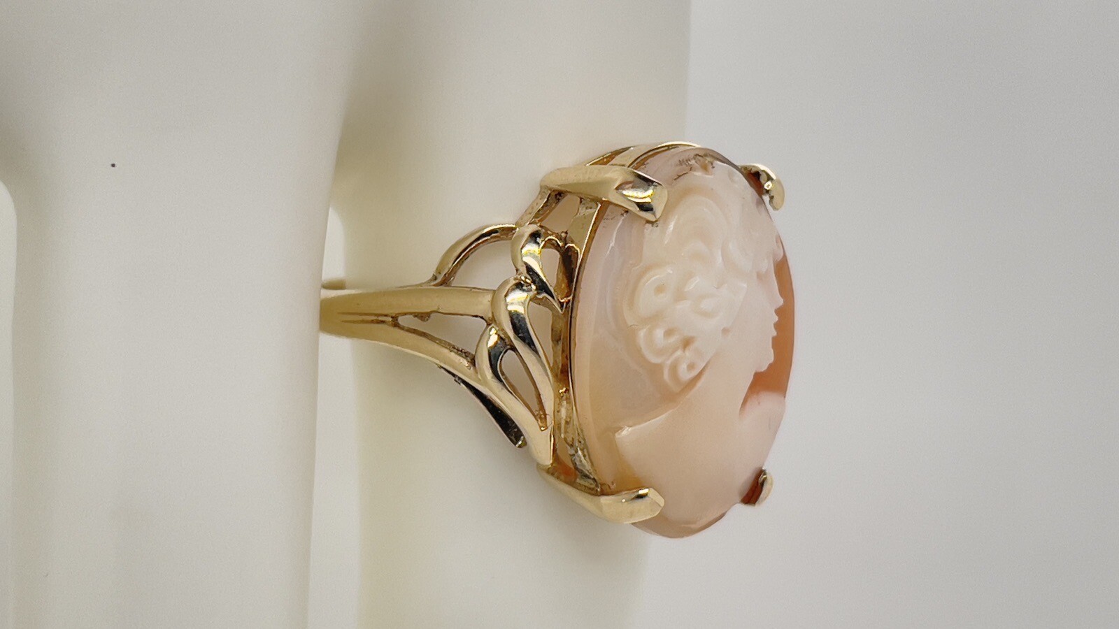 Vintage 14k Yellow Gold 19.9 x 15.1mm Oval Cameo Ring Size 9 3/8 – 5.3 Grams