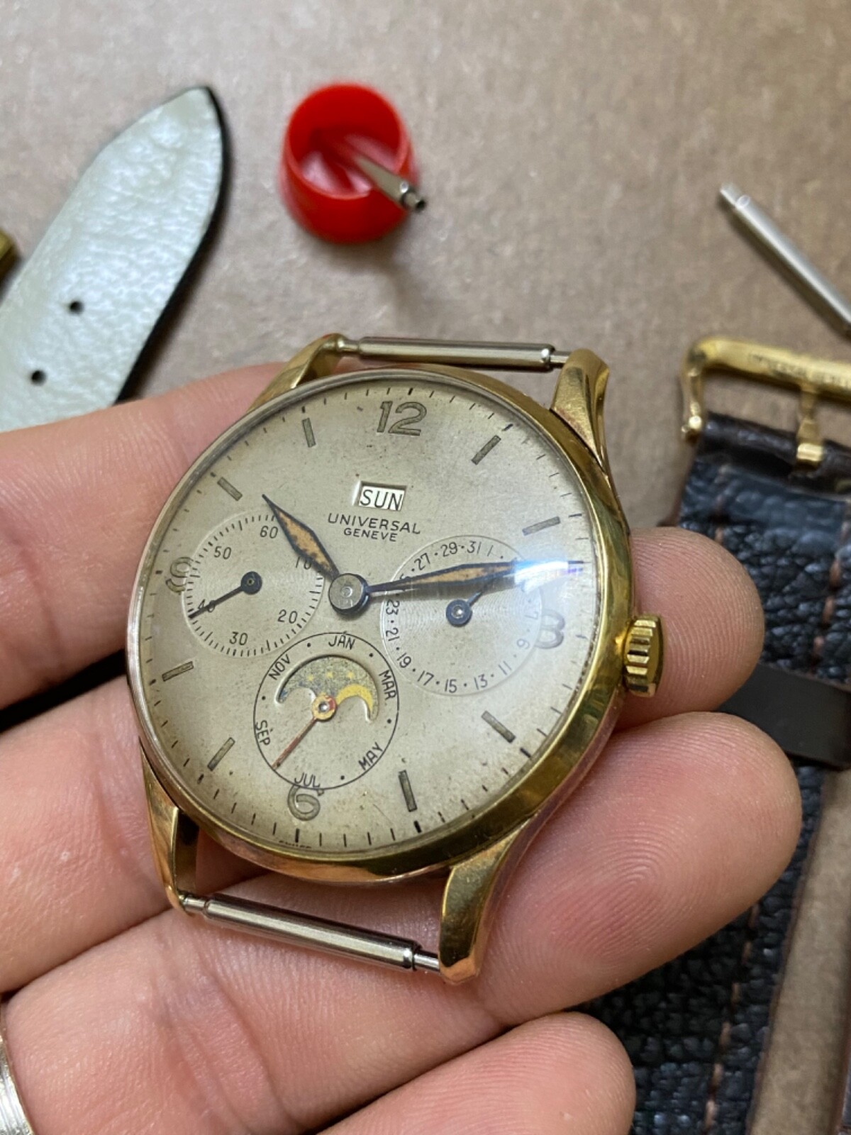 vintage Univeral Geneve Triple date Moonphase Soild gold 14k 51308 291 buckle