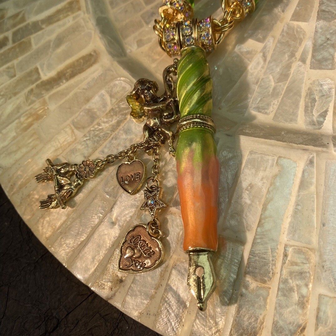 New Vintage Medieval Enamel Craft Pen Little Angel Love Bird Pendant
