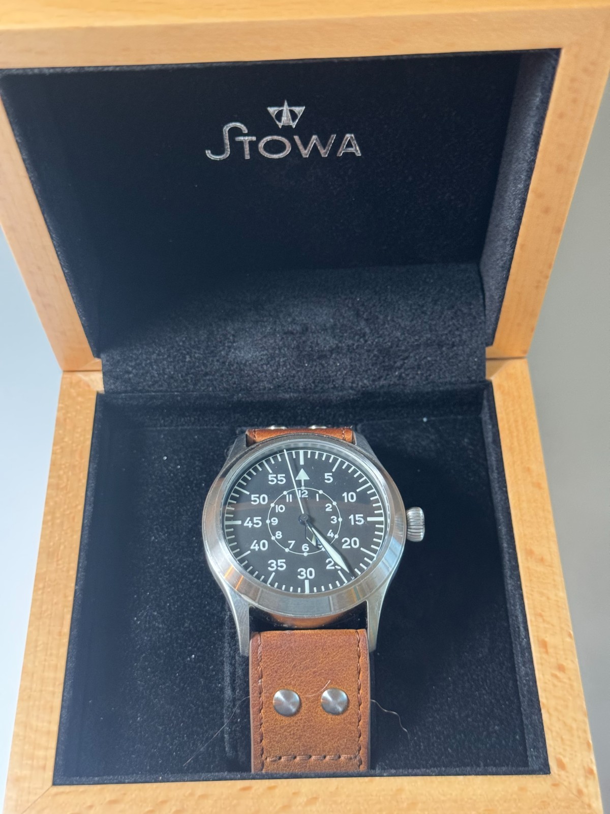 Stowa Flieger Klassik Sport Baumuster B. 43mm case, 24 mm lug width.