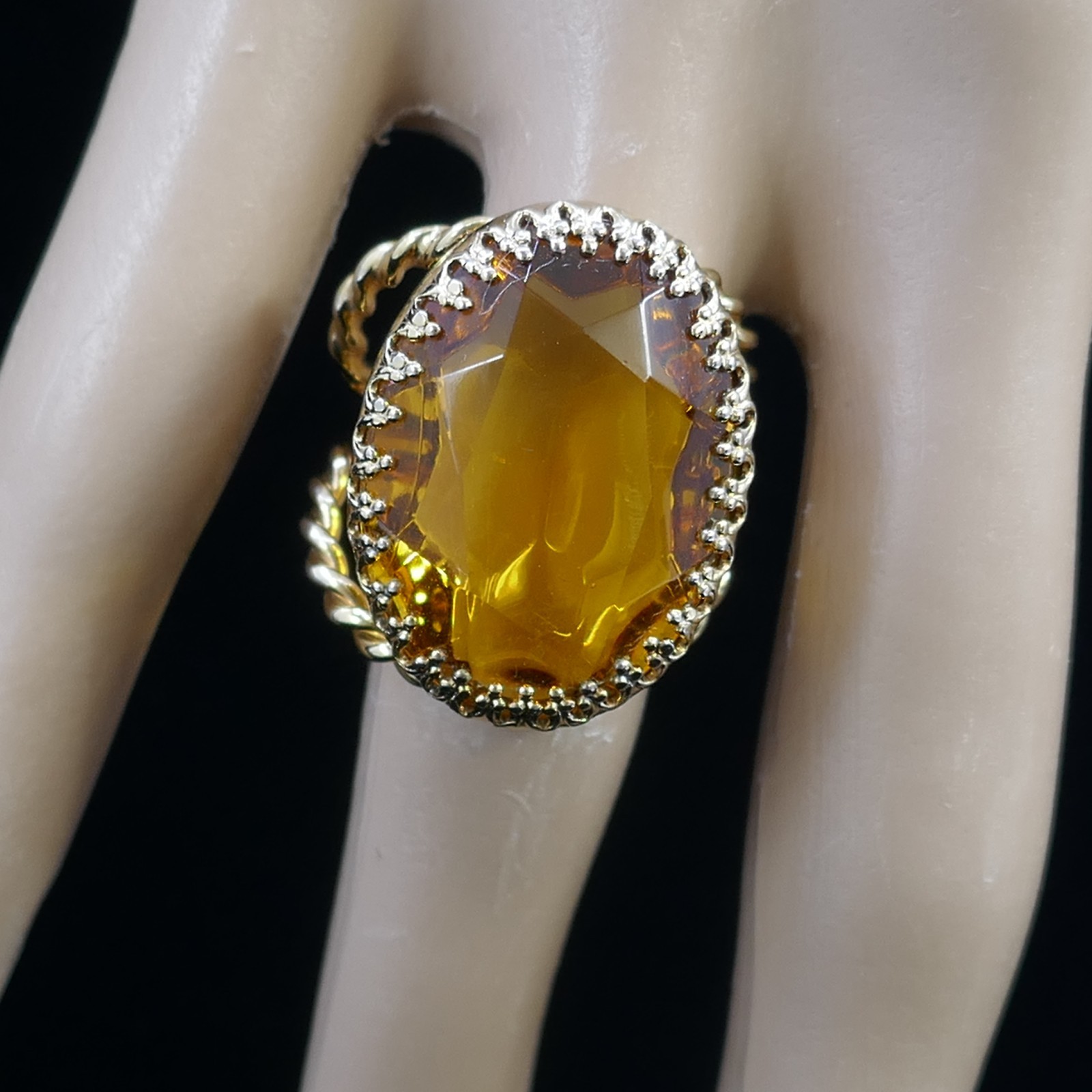 VINTAGE FAUX CITRINE FACETED GLASS RHINESTONE ADJUSTABLE GOLD-TONE OVAL RING