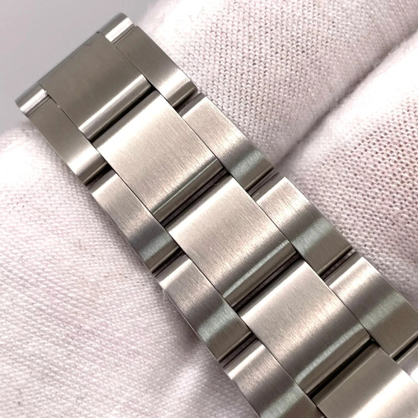 2025 NEW Rolex Oyster Perpetual 34mm – Beige Dial – Stainless Steel – Ref 124200