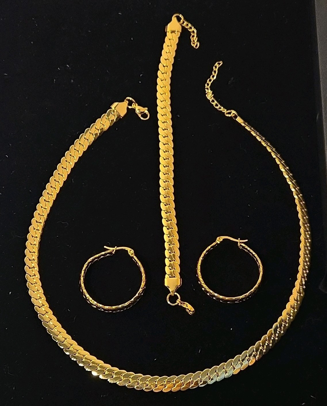 Gold Tone 3-Piece Jewelry Set Necklace Bracelet Hoop Earrings