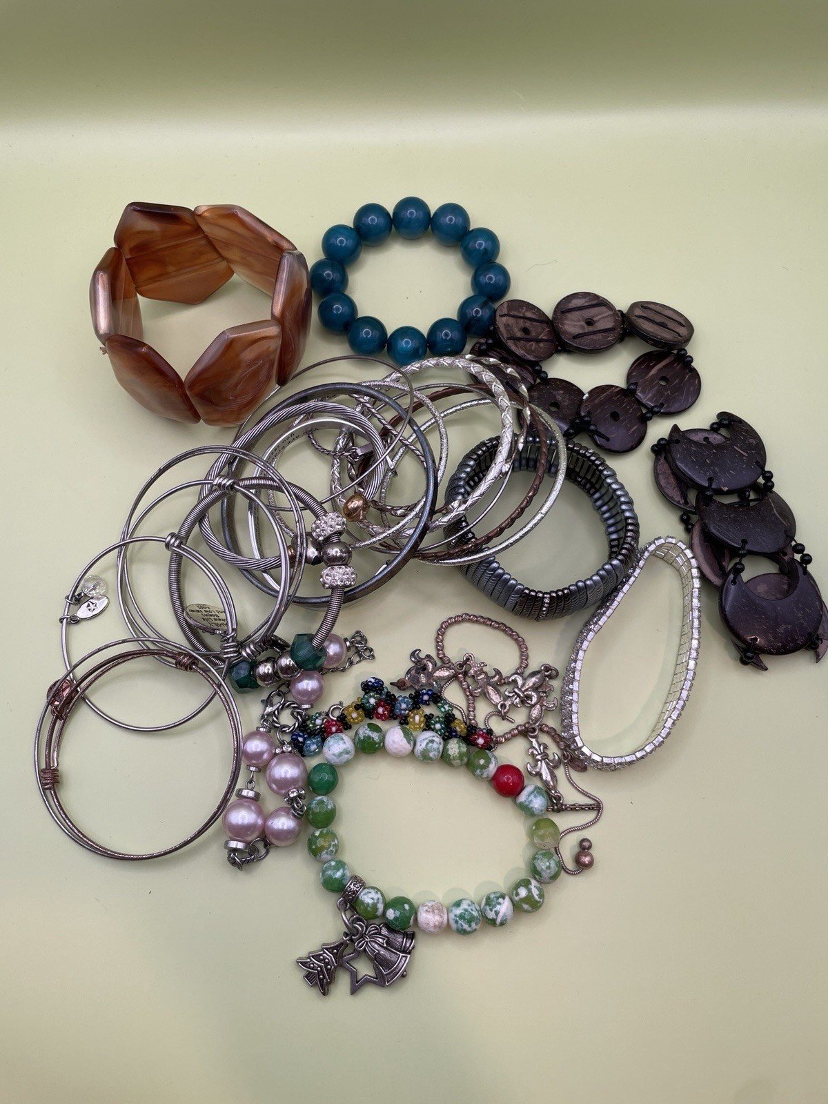 Mixed Lot Women’s Bangle Bracelets Metal & Plastic Silver Tone. 15oz
