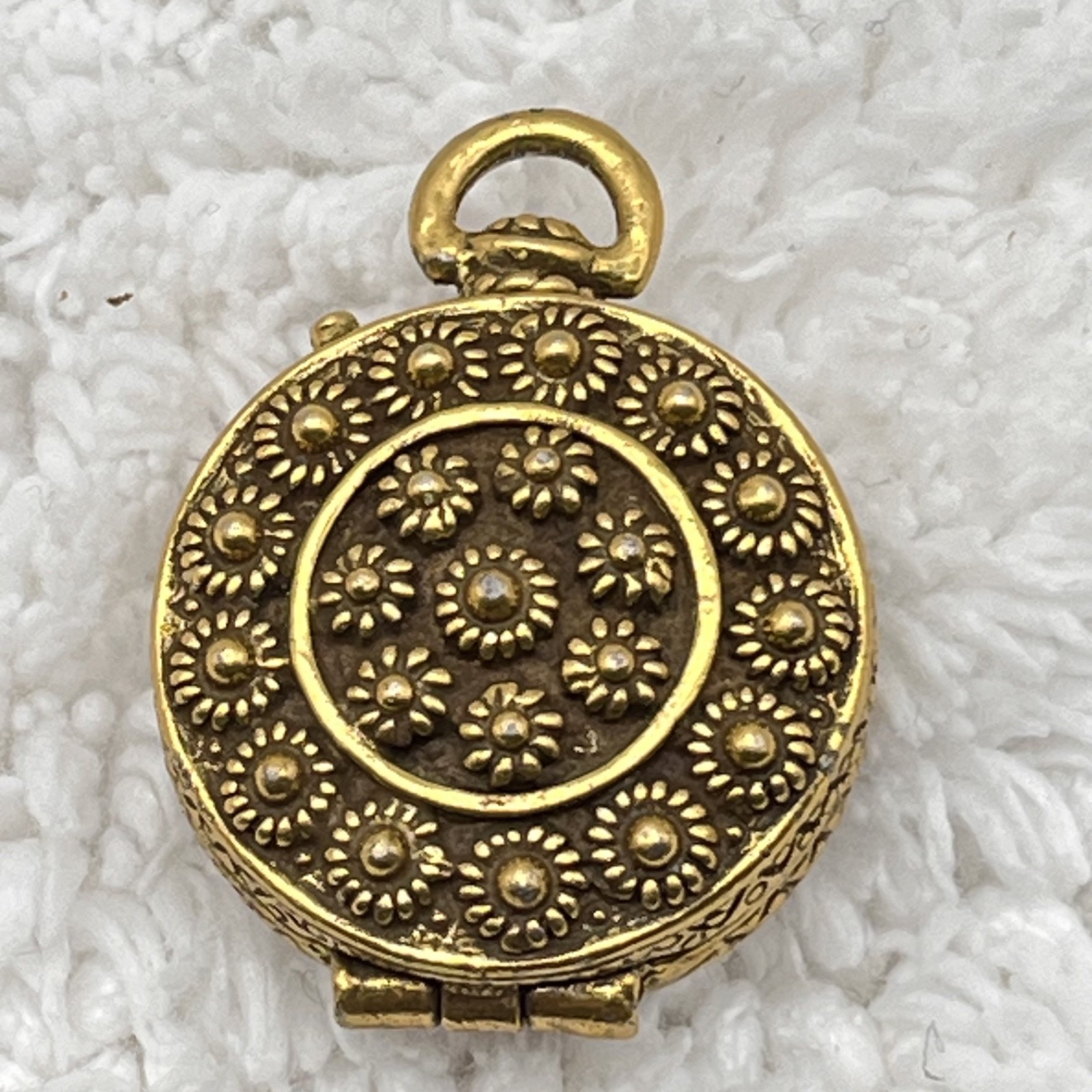 Vintage Locket Pendant Floral Flower Pill Trinket Box Gold Tone 1.5″