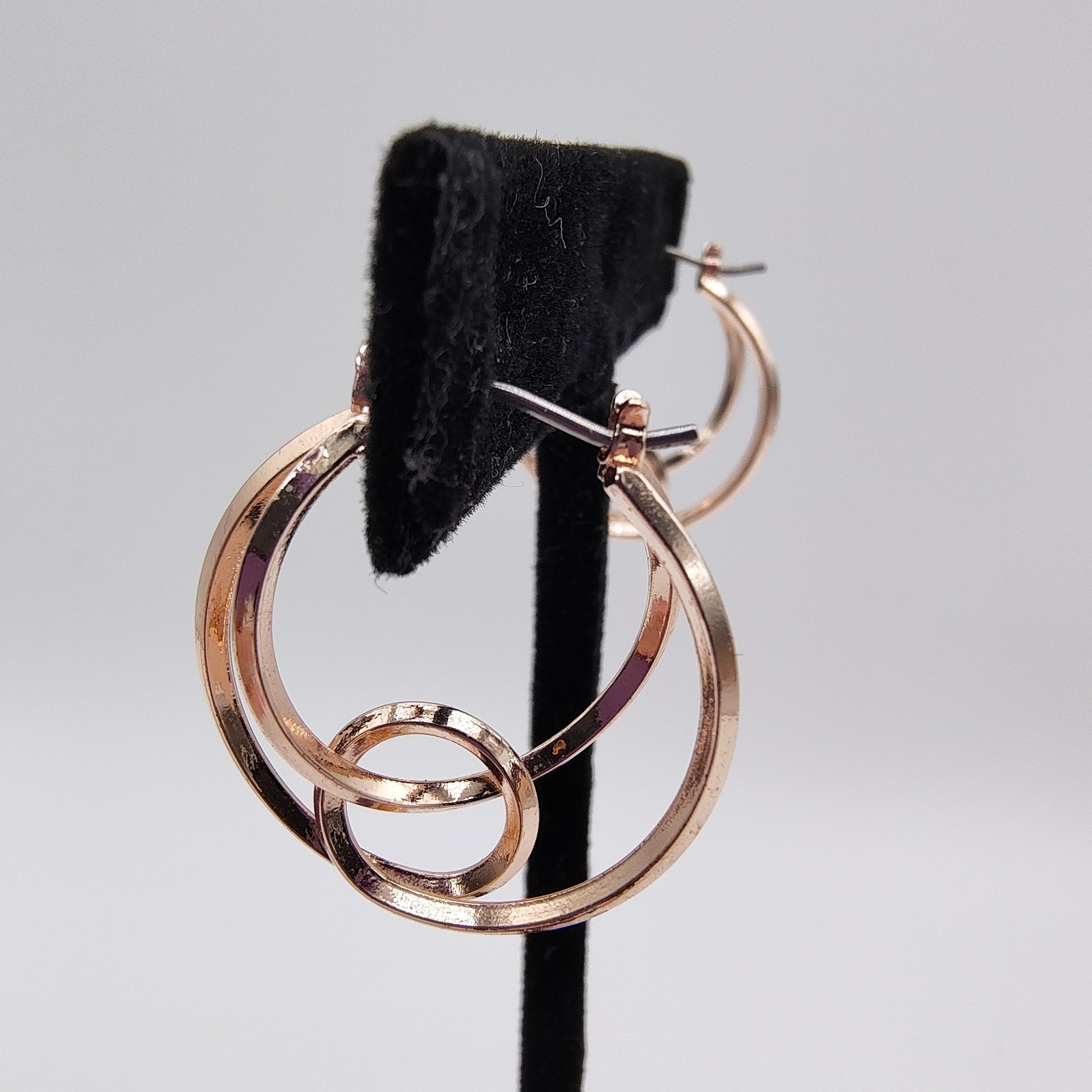 Interlocking Circle Hoop Earrings Rose Gold Tone Chic Minimalist Sculptural