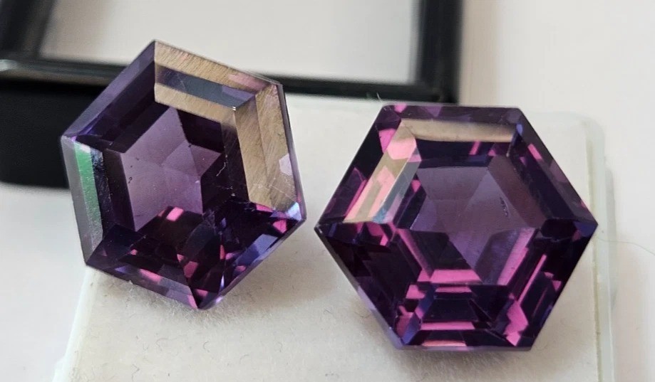 Alexandrite Hexagon Cut 21-22 Ct Colour Changing Natural Pair Gemstone FR-168