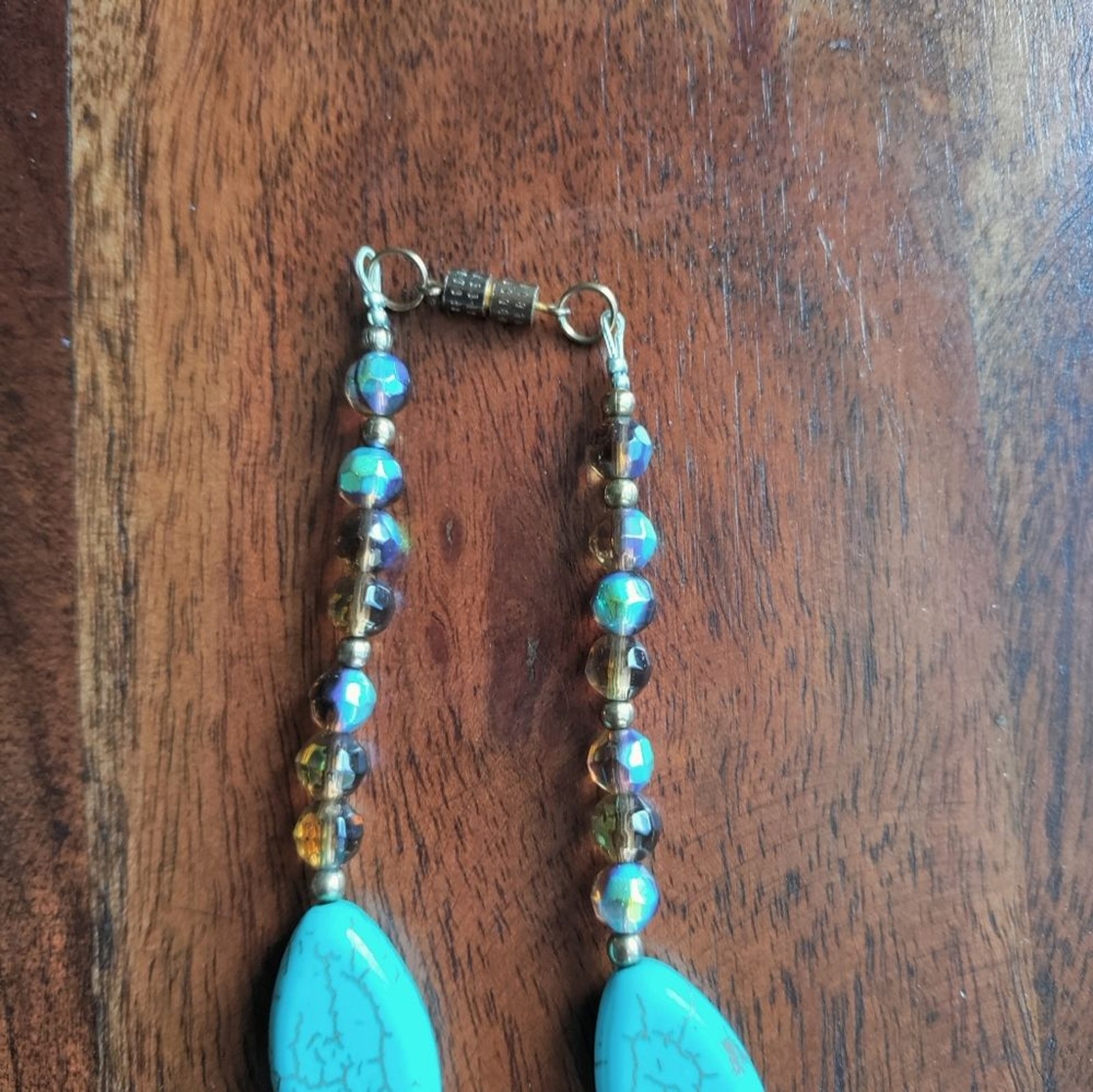 Women’s Turquoise/Bronze Beaded Necklace-10 Inches In Length.