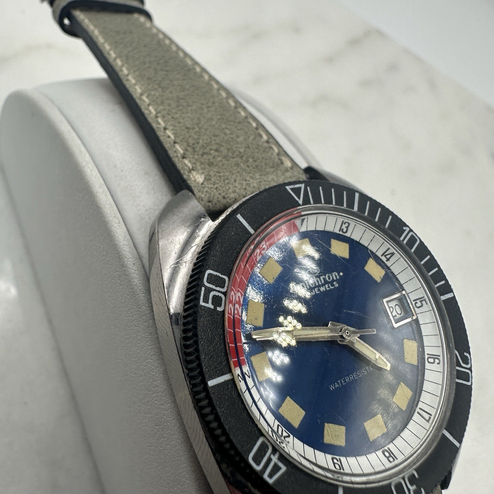 VTG Unichron Dive Watch Men Silver Tone Blue Dial Date 17 Jewels Automatic Works