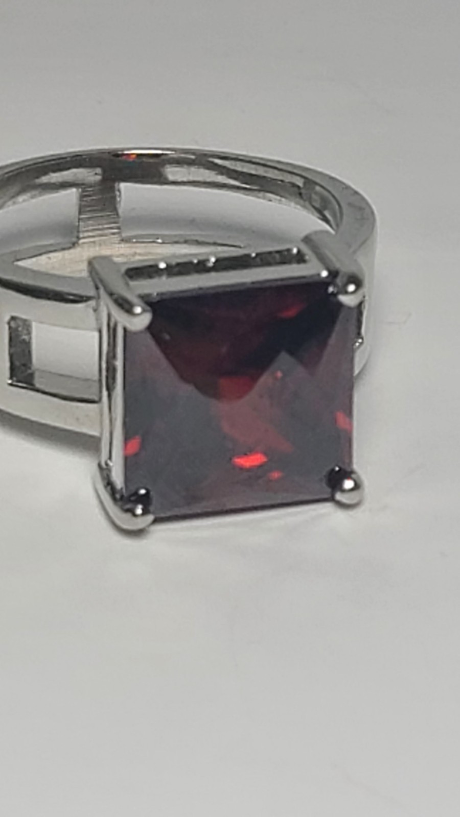 .925 Sterling Silver Solitaire Red CZ Princess Cut Art Deco Ring Sz 7.75 (J2)
