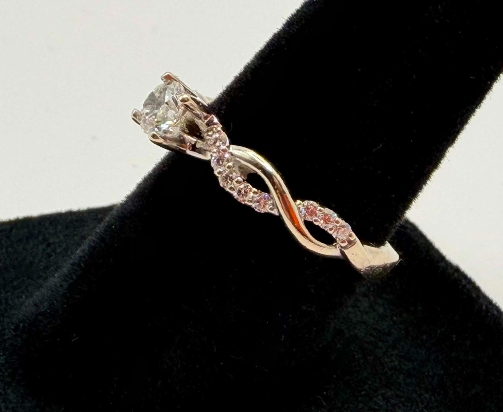 Dainty 14k White Gold Twist Band Ring Approx .25ct Main NATURAL Diamond Sz 8.25