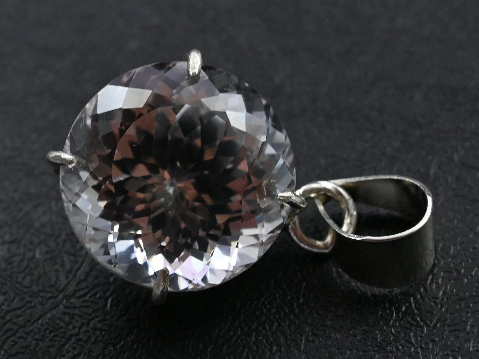 29.65 Ct+ Natural White Sapphire Round Cut 925 Solid Silver Pendant Gemstone