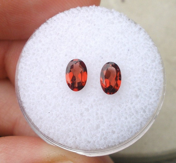 Garnet Oval gem pair 6x4mm each