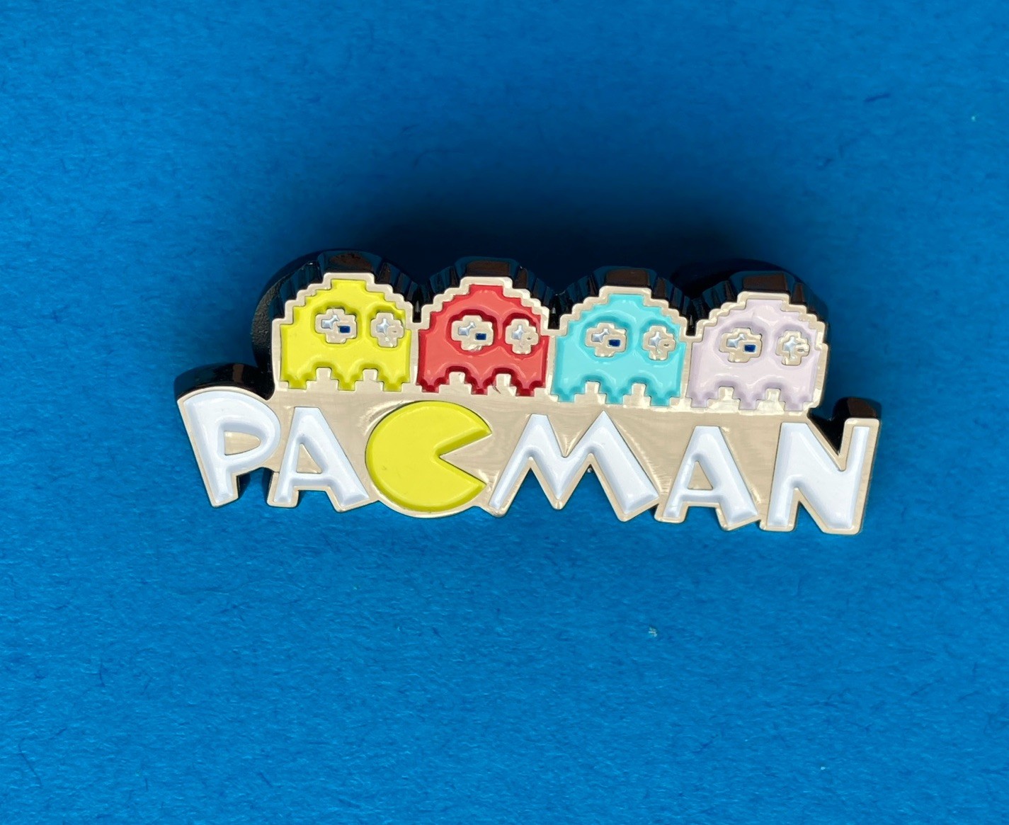 PAC-MAN 80’S RETRO PIN VIDEO GAME CHARACTERS Lapel Purse Push Back