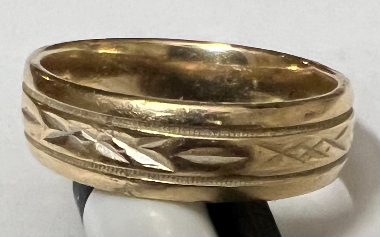 14K SOLID YELLOW GOLD RING SIZE 11, 6.93 GRAMS HALLMARK 14K ARTCARVED DESIGN