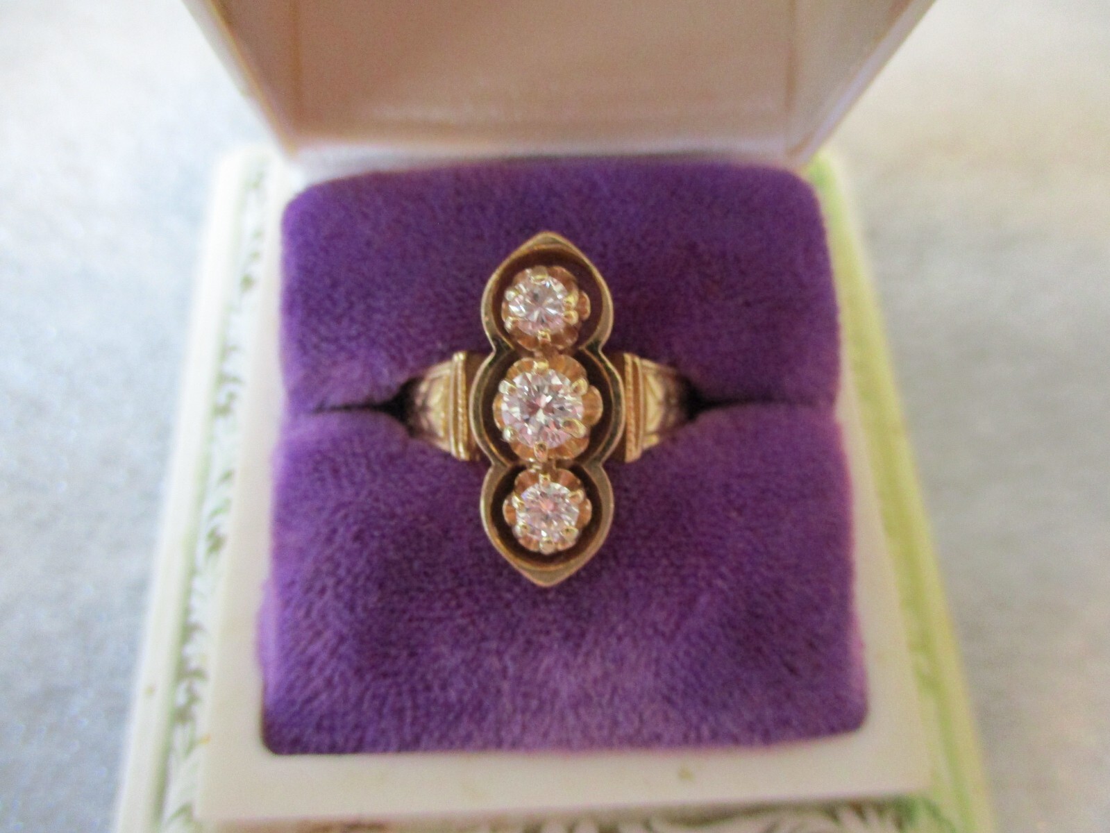 VTG 14K YELLOW GOLD (.30ct APPOX) DIAMOND RING 3 VERTICAL BUTTERCUP SZ 5.5/5.43g