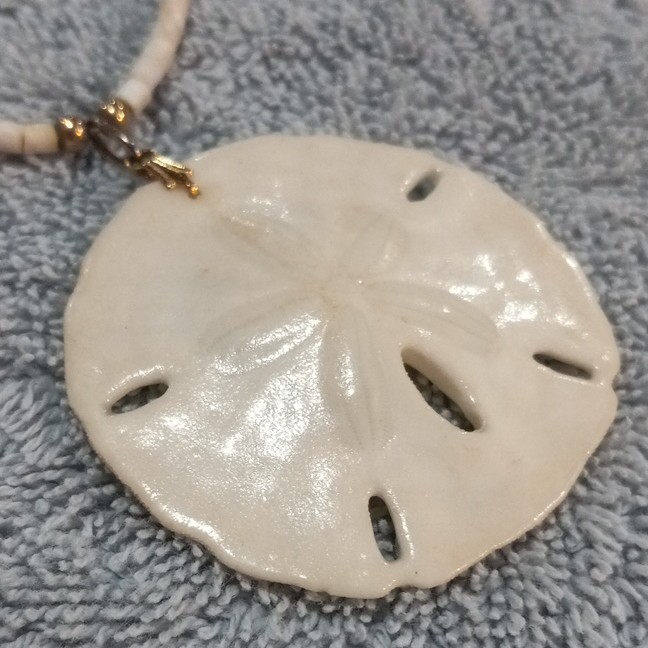 White Shell Sand Dollar Round Pendant Beaded Strand Necklace 16″ Beach Ocean
