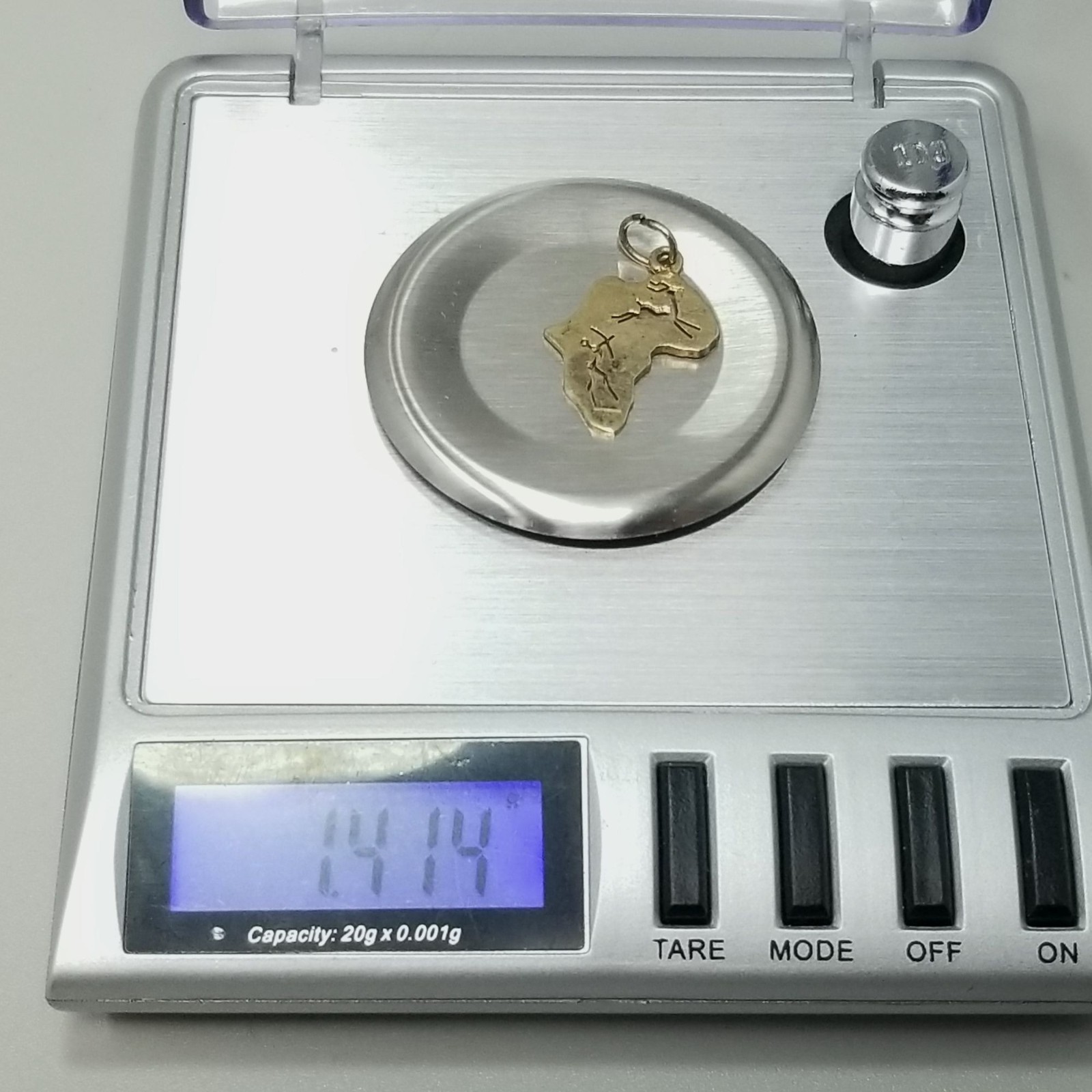 Vintage 9k Yellow Gold Africa Shape Pendant Charm Hunter Antelope Design 9ct
