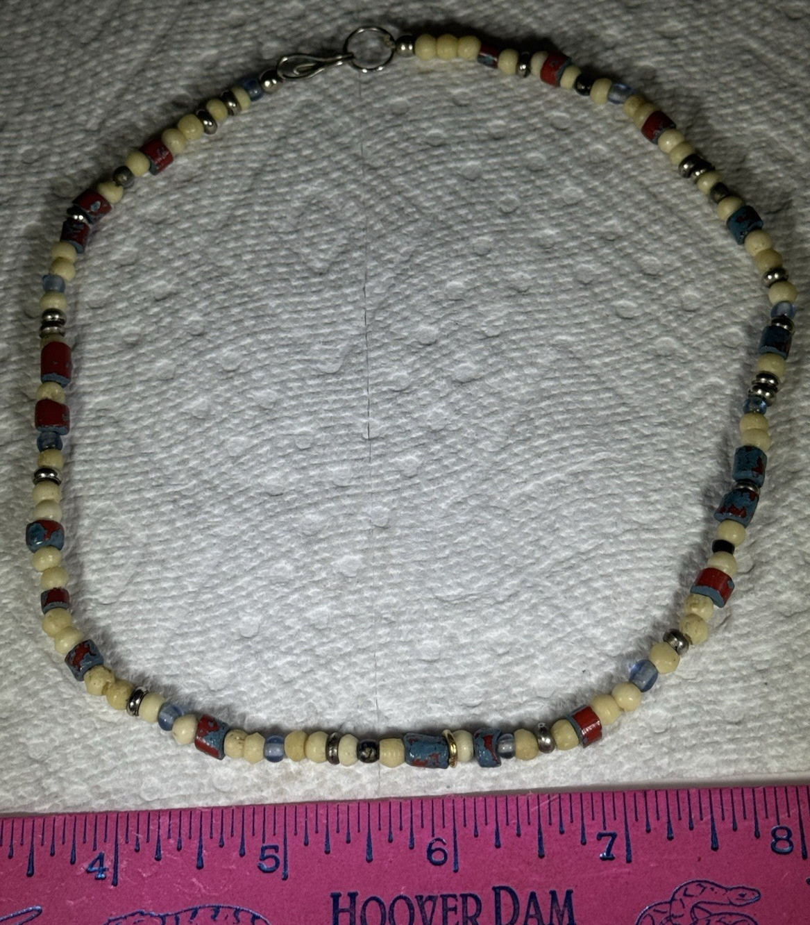 COLORFUL MIXED MATERIALS BEADED NECKLACE 16″ LONG TURQUOISE? PLASTIC METAL GLASS