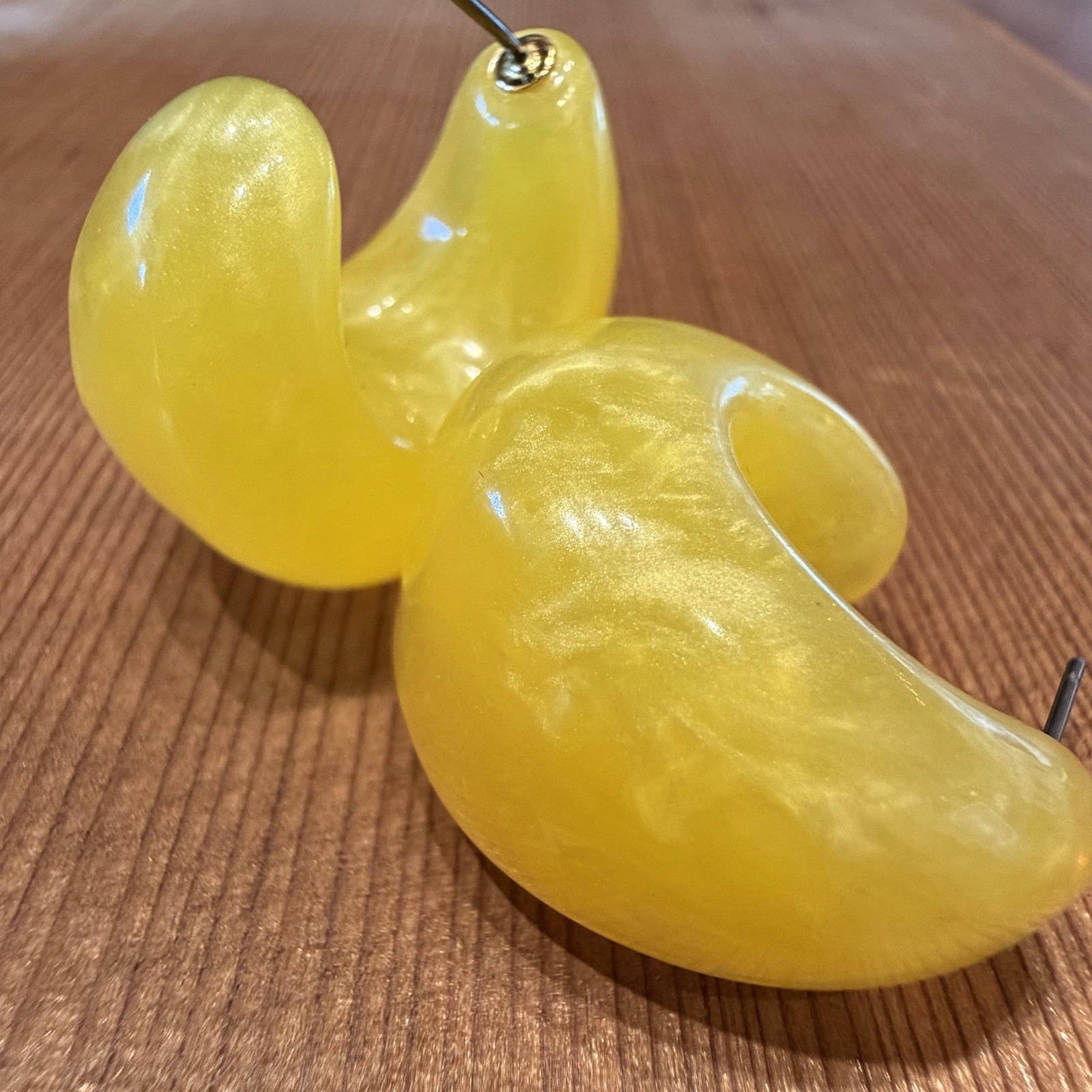 VTG Yellow Marbled Plastic Resin Chunky Huggy Hoop Earrings Crescent Statement
