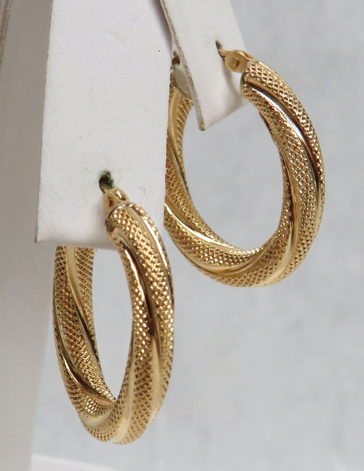 BEAUTIFUL UNOAERRE 14K GOLD PUFFY OVAL HOOP EARRINGS