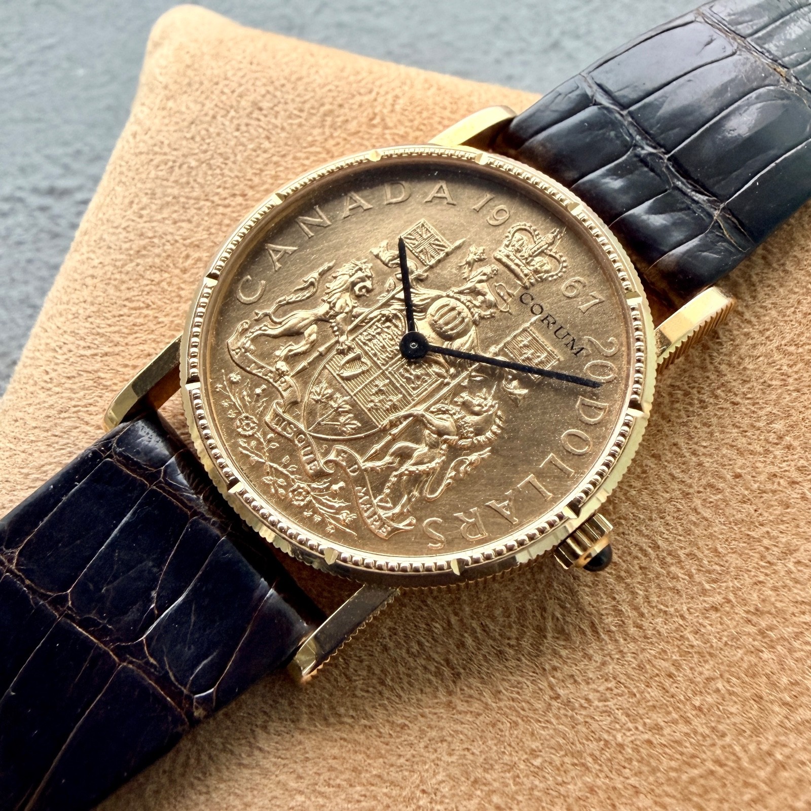 1967 Corum 18k Gold Canada $20 Manual winding watch