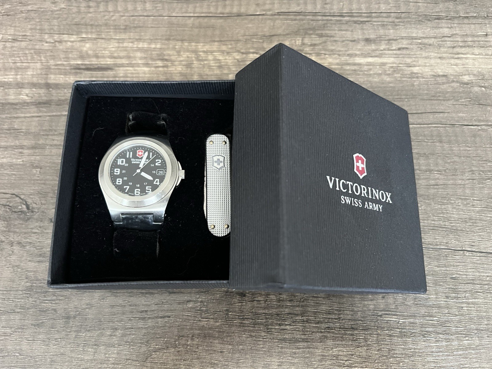 Victorinox Swiss Army Men’s In Original Packaging with Swiss Army Knife Watch