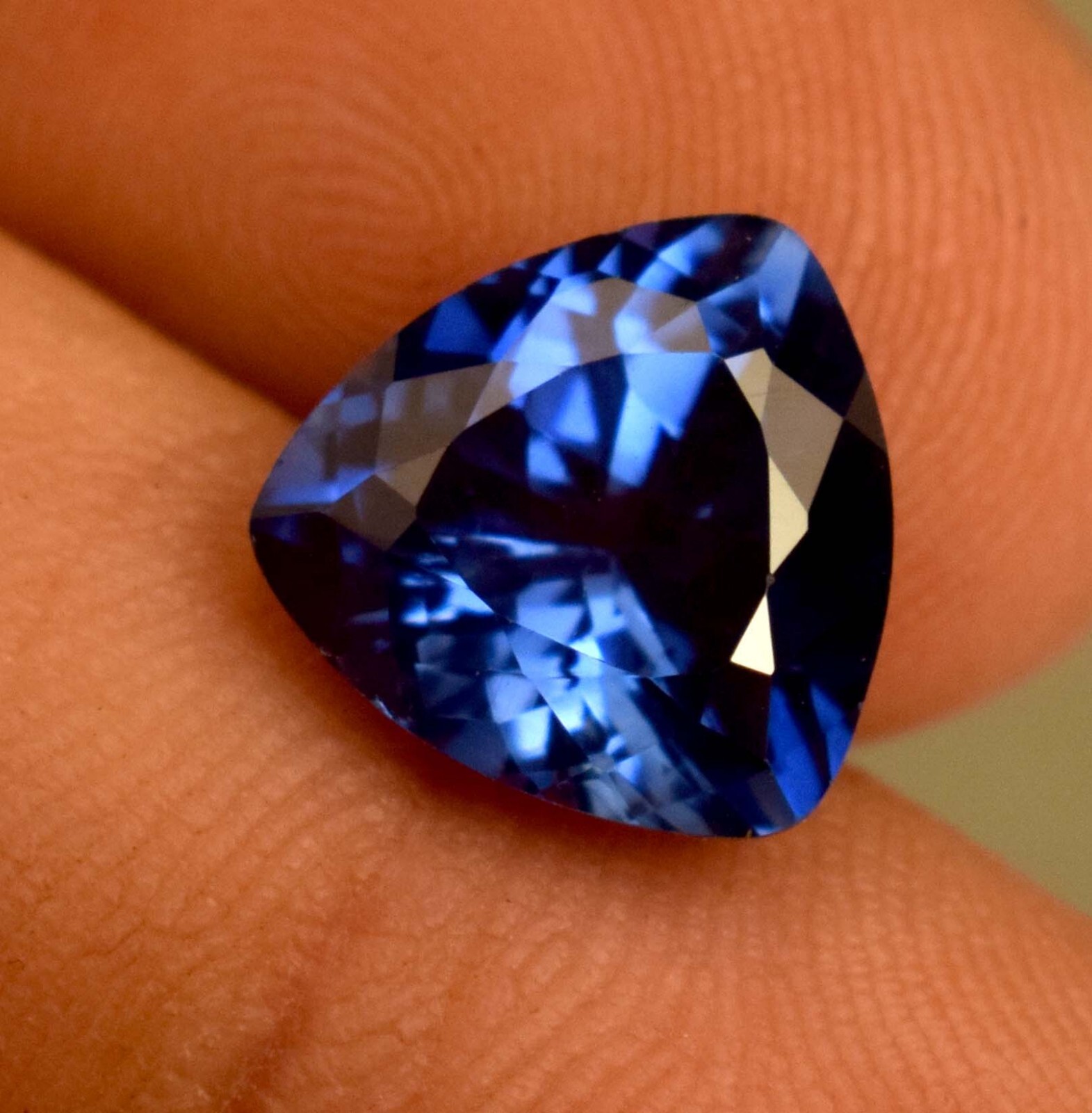 Lab Grown Blue Color Sapphire 4.55 Ct Certified Loose Gemstone For Ring Use
