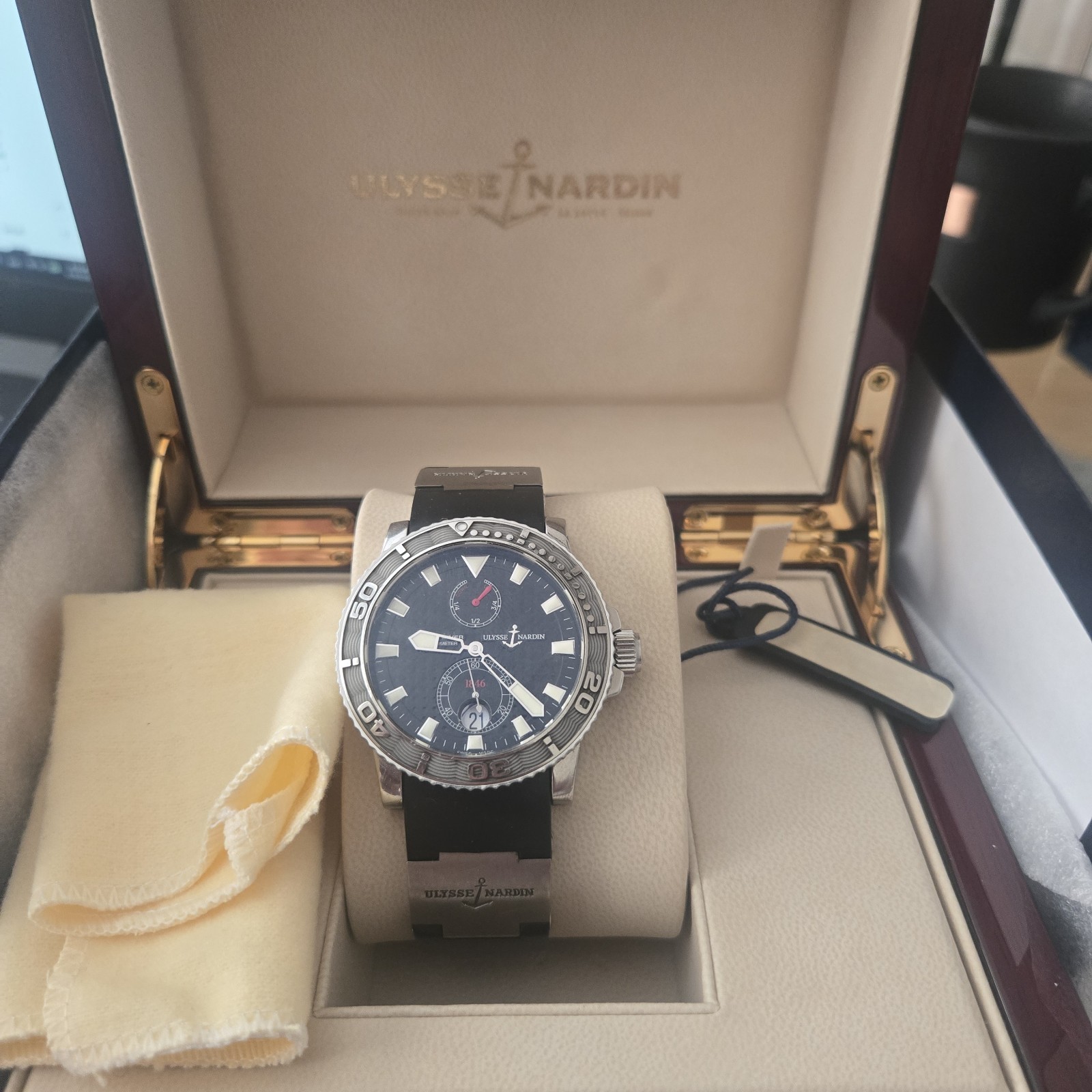 Ulysse Nardin Marine Diver 44mm Black Dial Auto Date 200m Rubber Strap